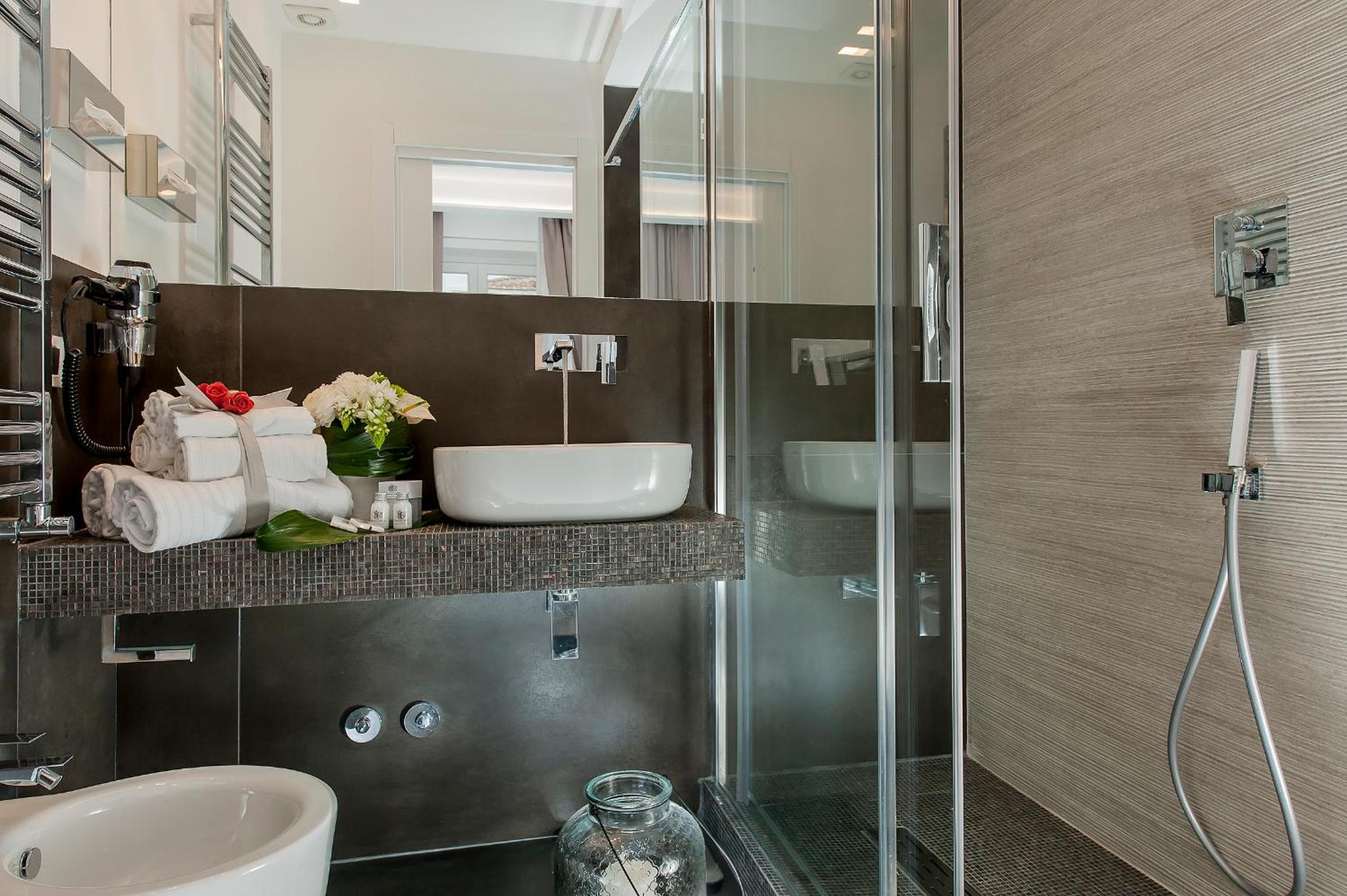 Deluxe Double or Twin Room photo 2