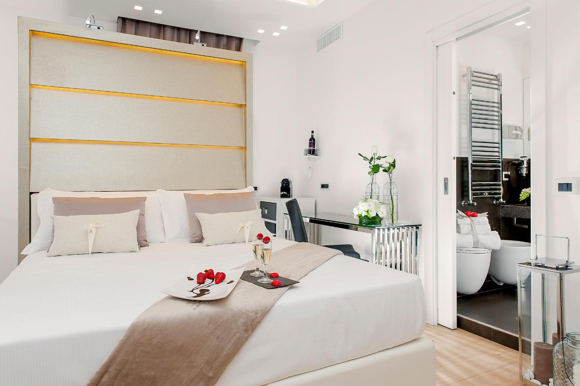 Deluxe Double or Twin Room photo 3