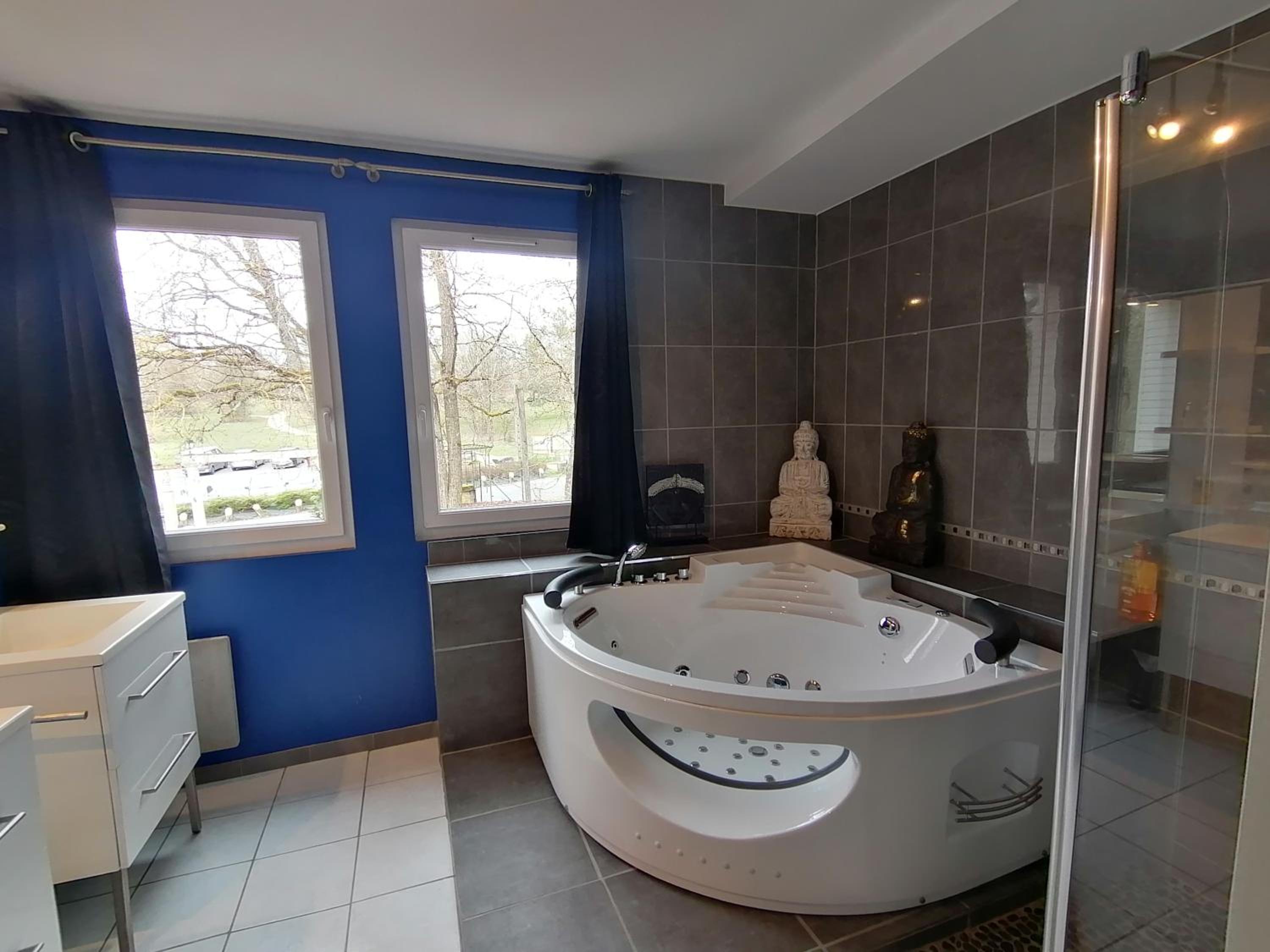 King Room with Spa Bath photo 2