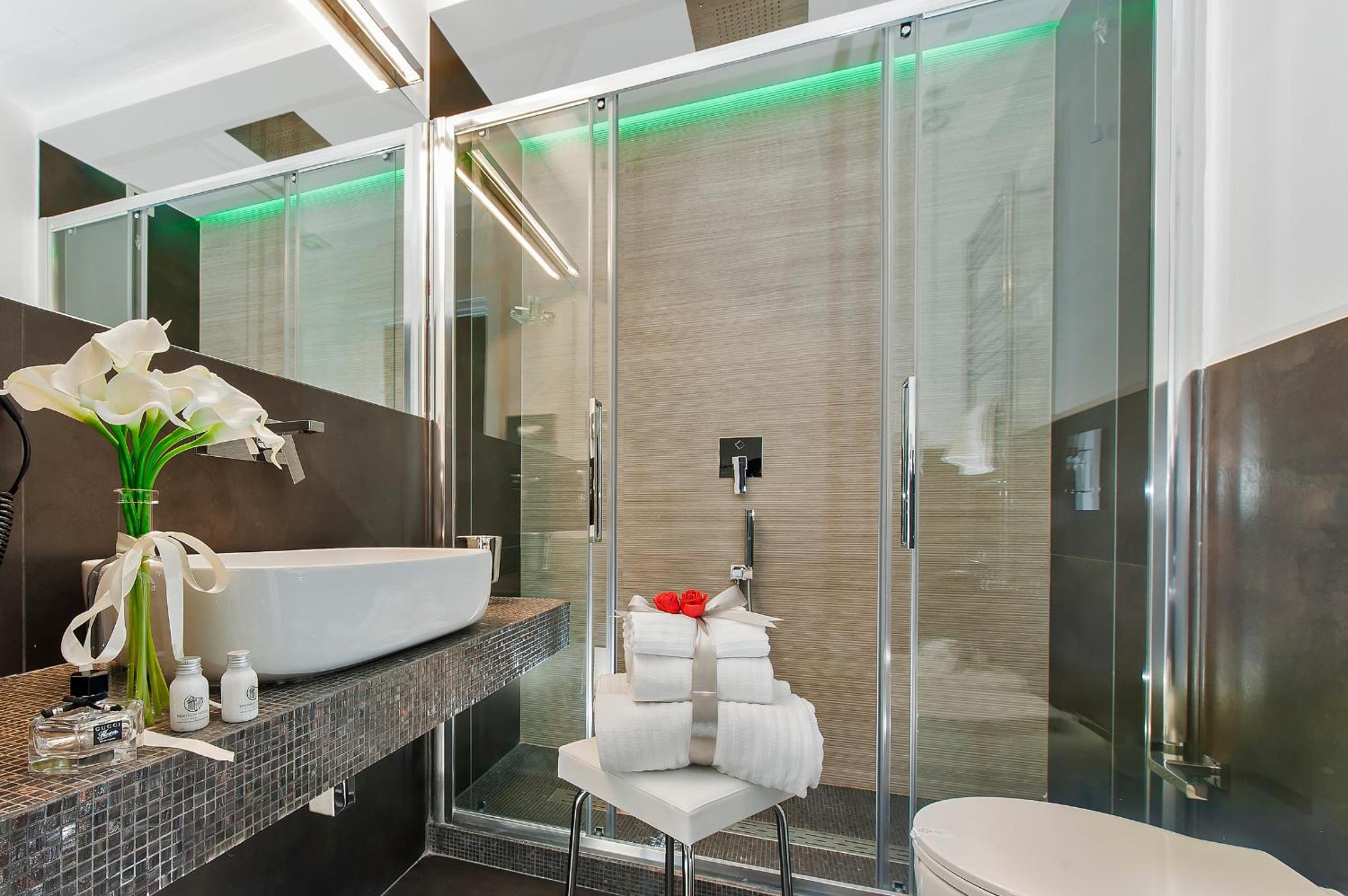 Superior Double or Twin Room with balcony photo 3