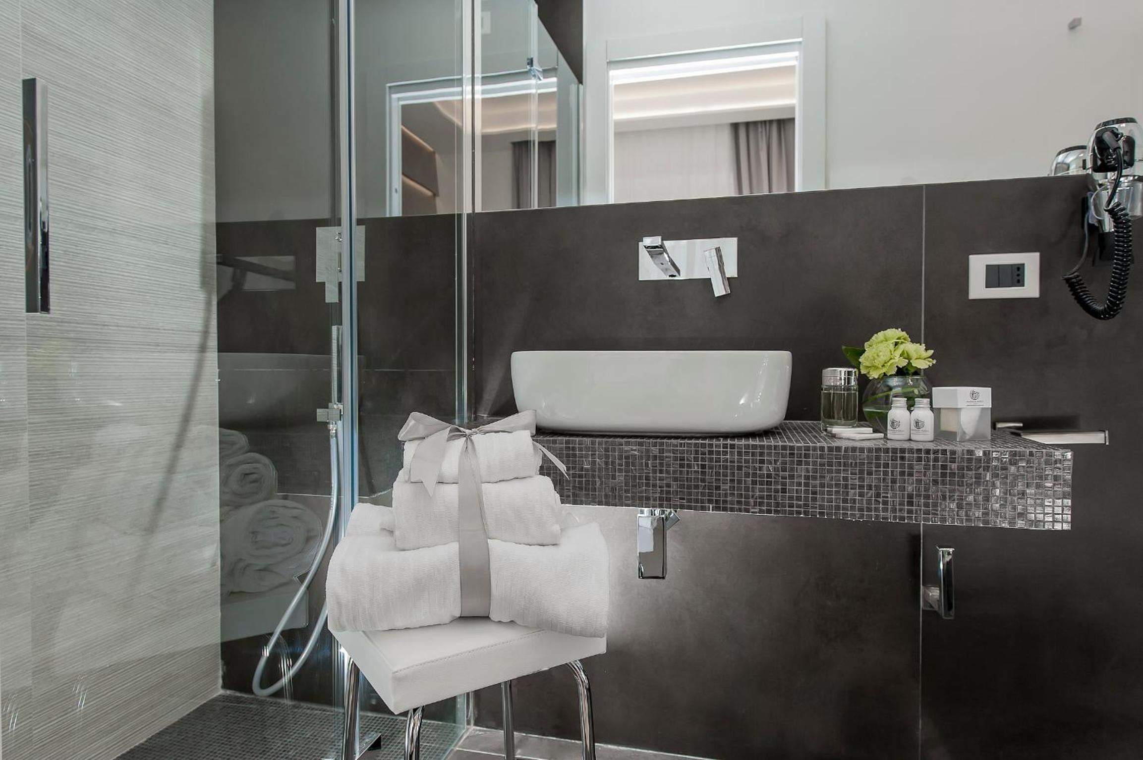 Superior Double or Twin Room with balcony photo 2