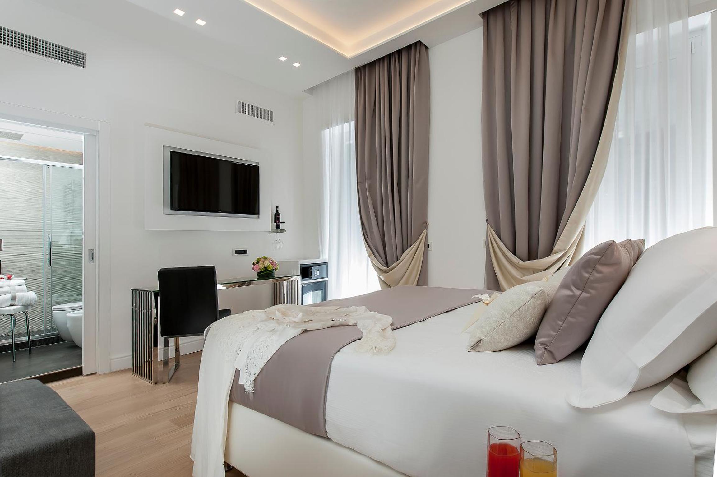 Superior Double or Twin Room with balcony photo 3