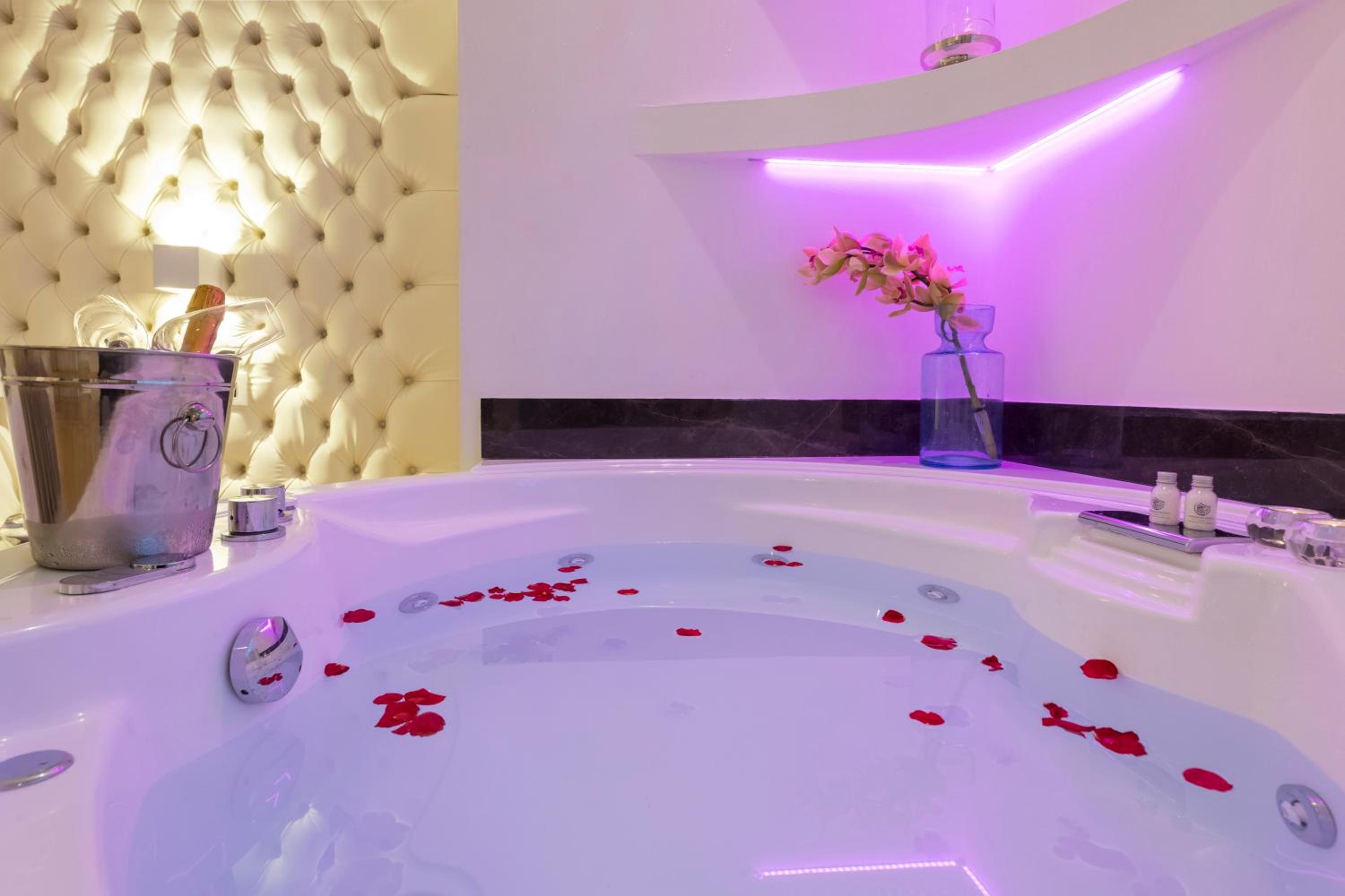 Junior Suite with jacuzzi photo 2