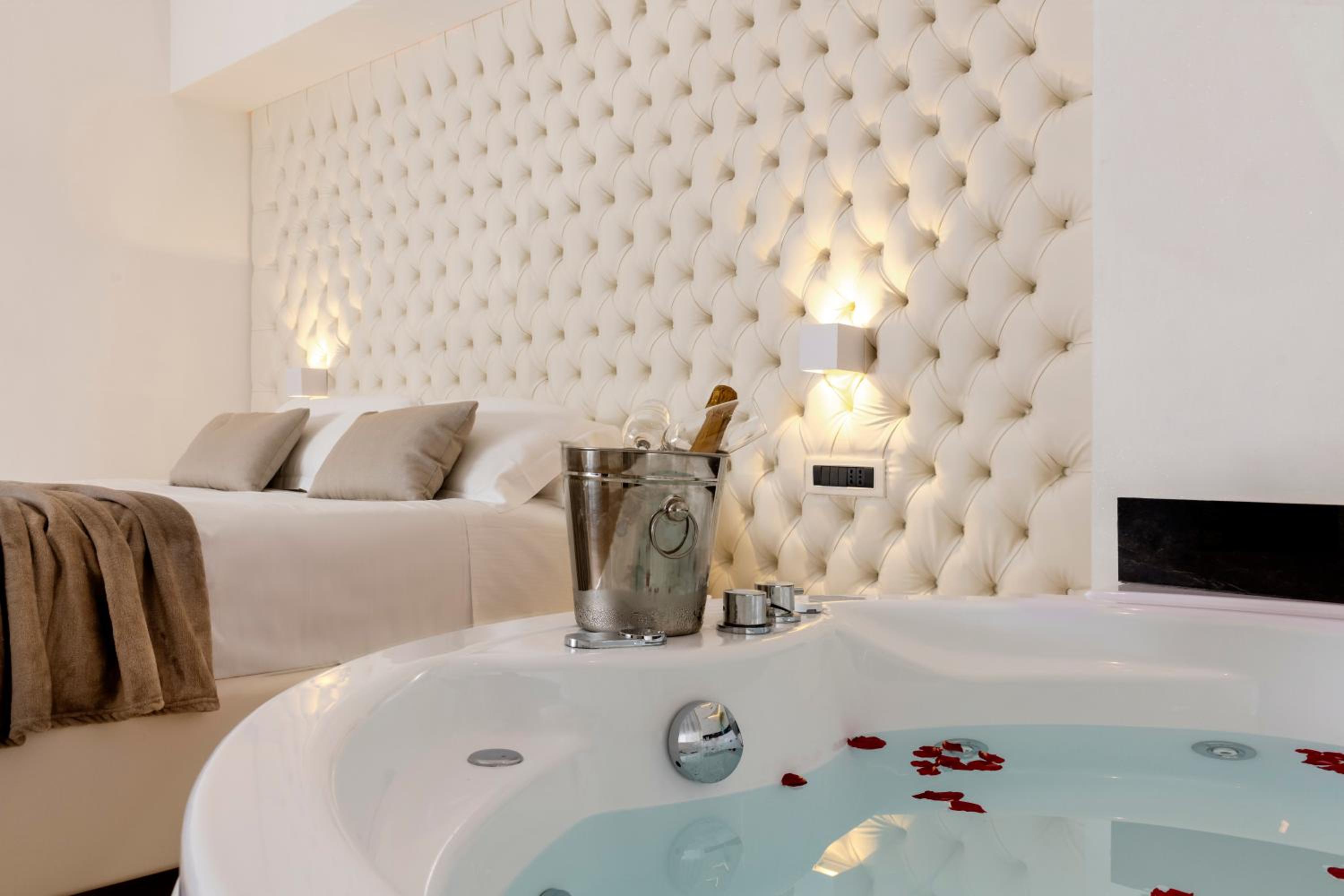 Junior Suite with jacuzzi photo 3