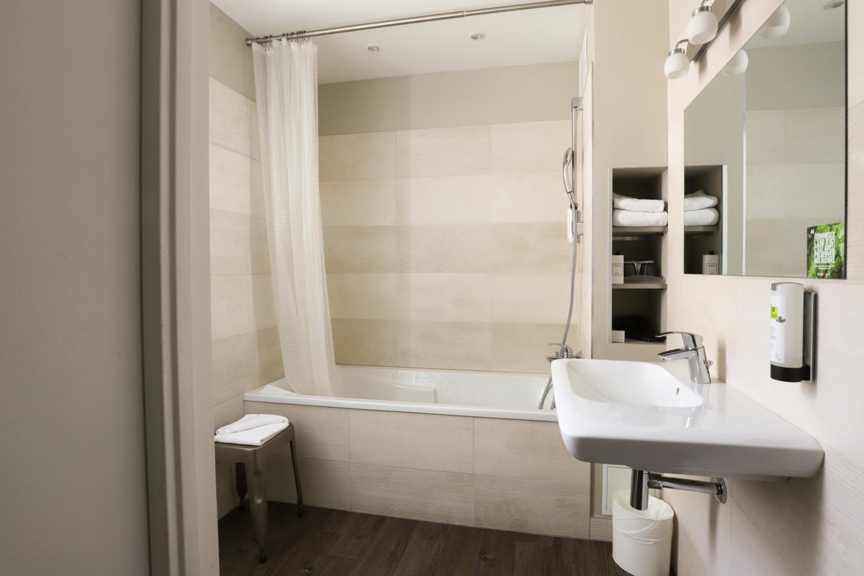 Family Suite (4 Adults) - Photo 2