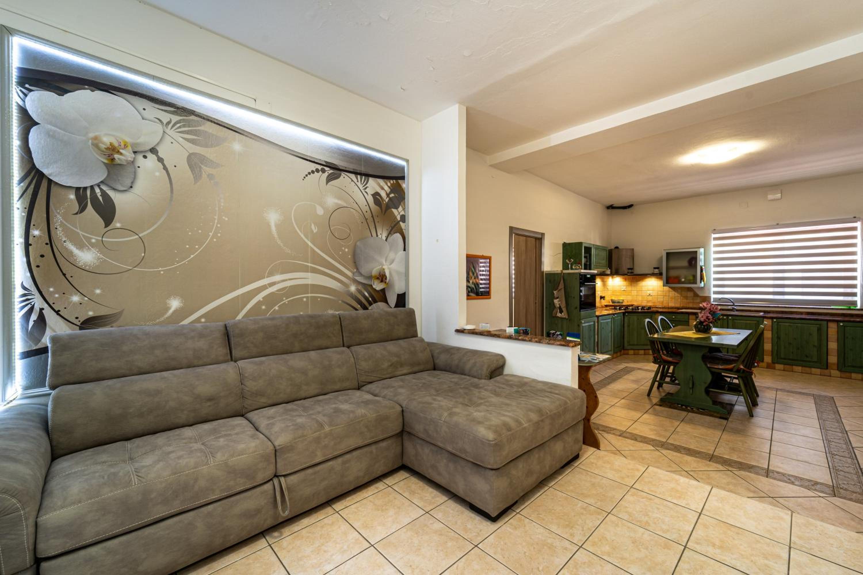 One-Bedroom House photo 1