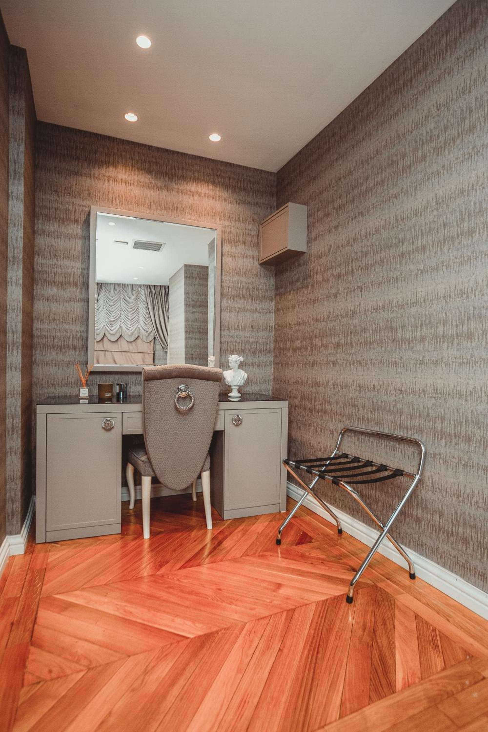 Deluxe Suite with Jacuzzi