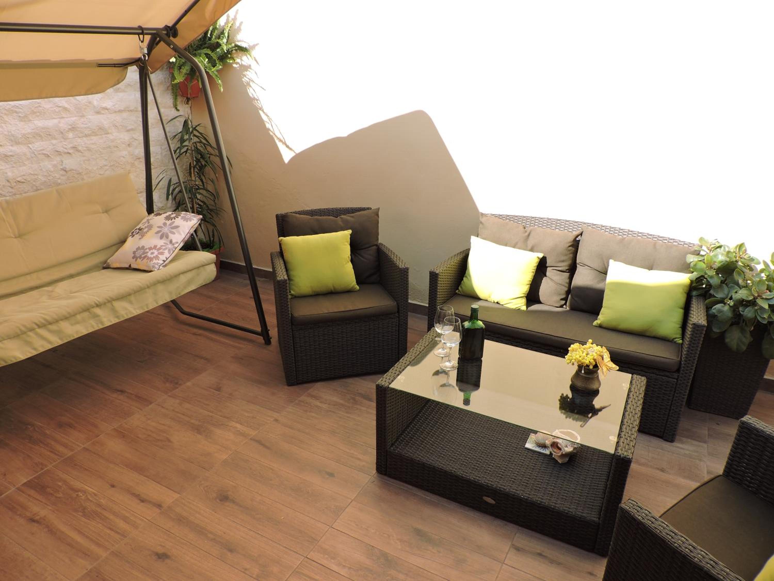 Family Studio with Private Terrace - Photo 12