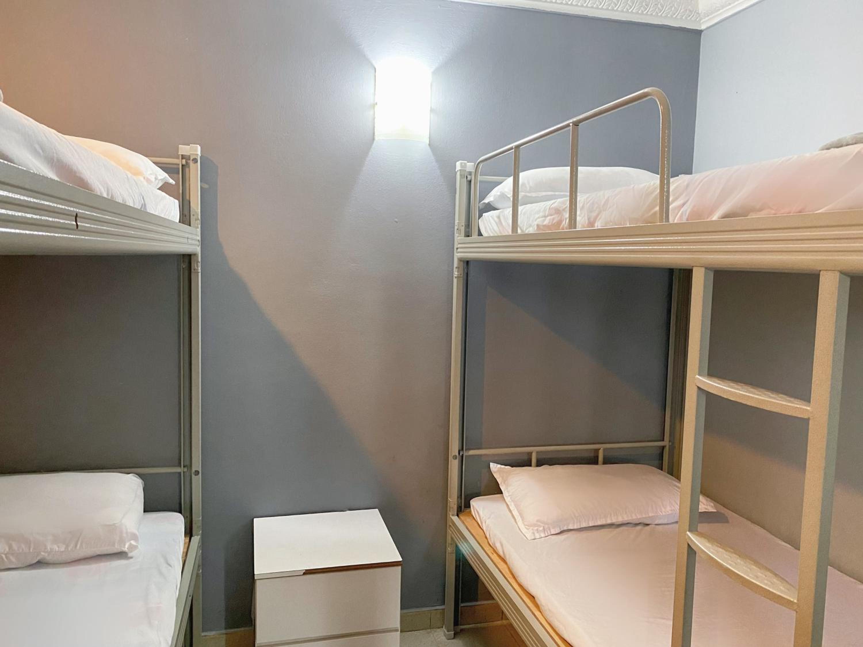 Standard 6-Bed Room photo 2
