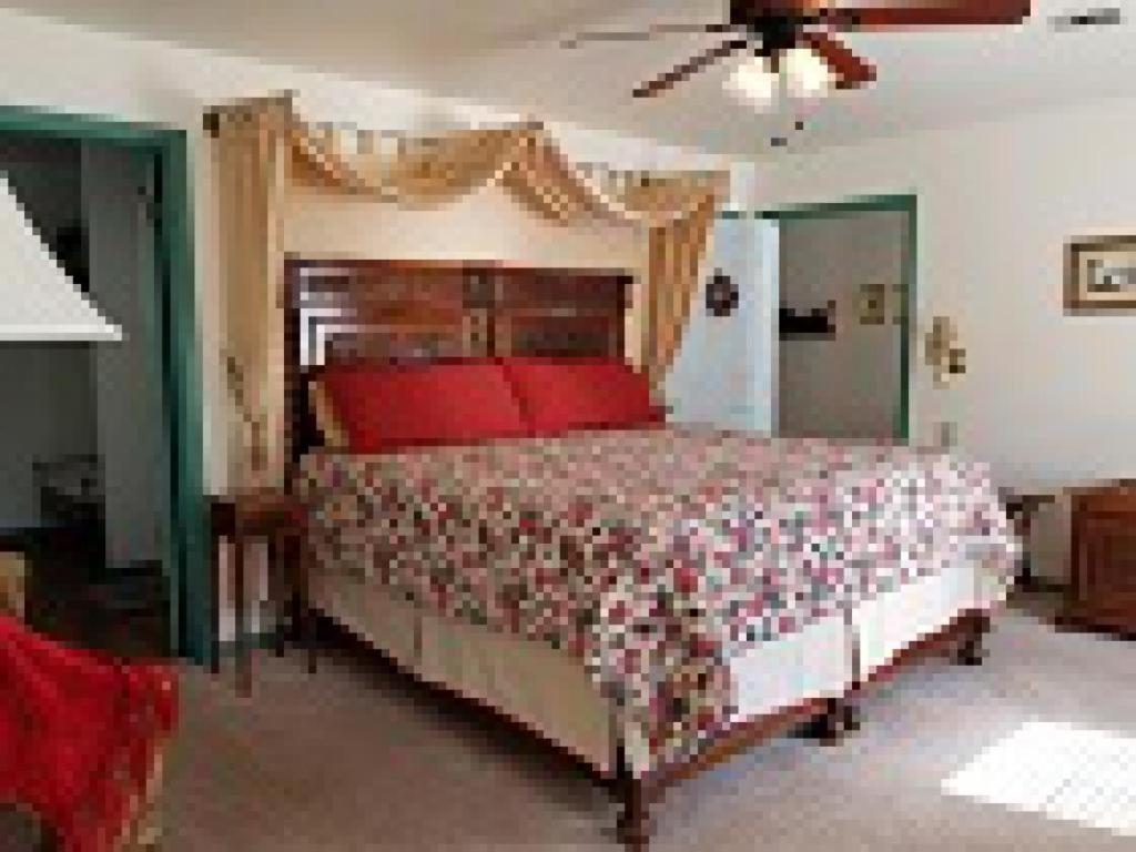 Double Room with Private Bathroom photo 2