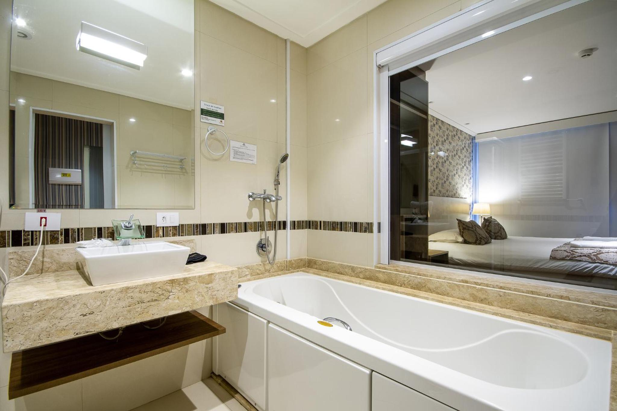 Double Room with Individual Spa Bath thumbnail 5