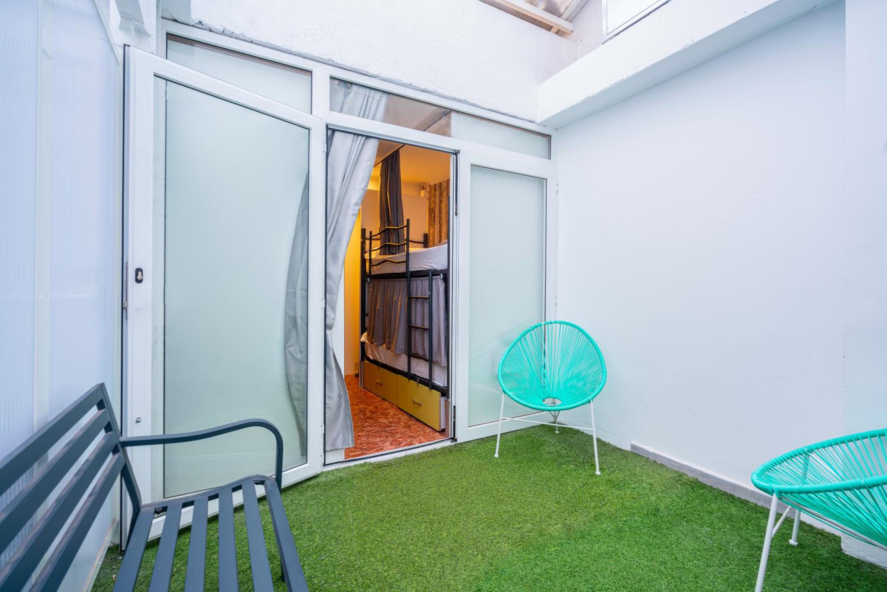 Bed in 16-Bed Mixed Dormitory Room with Private Patio photo 3