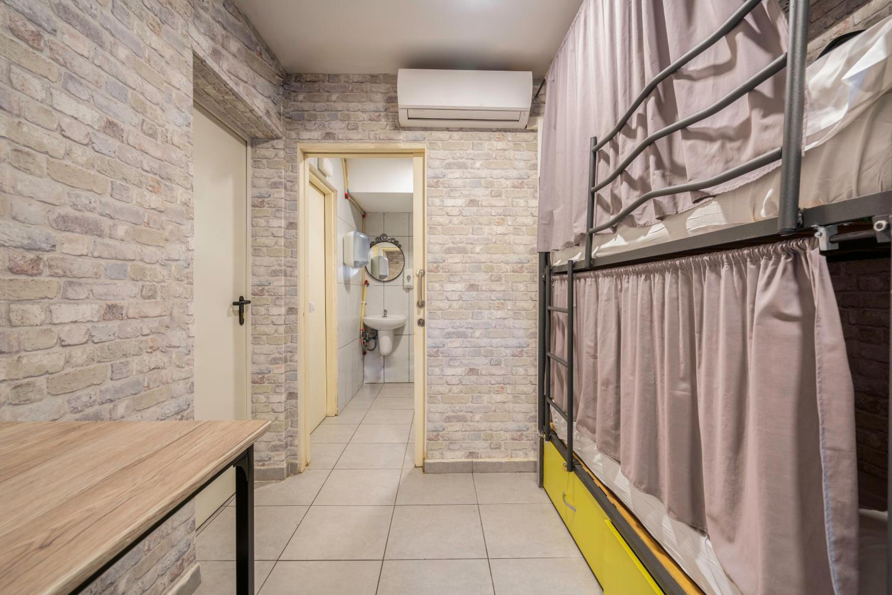Bed in 4-Bed Mixed Dormitory Room with Private Bathroom photo 2