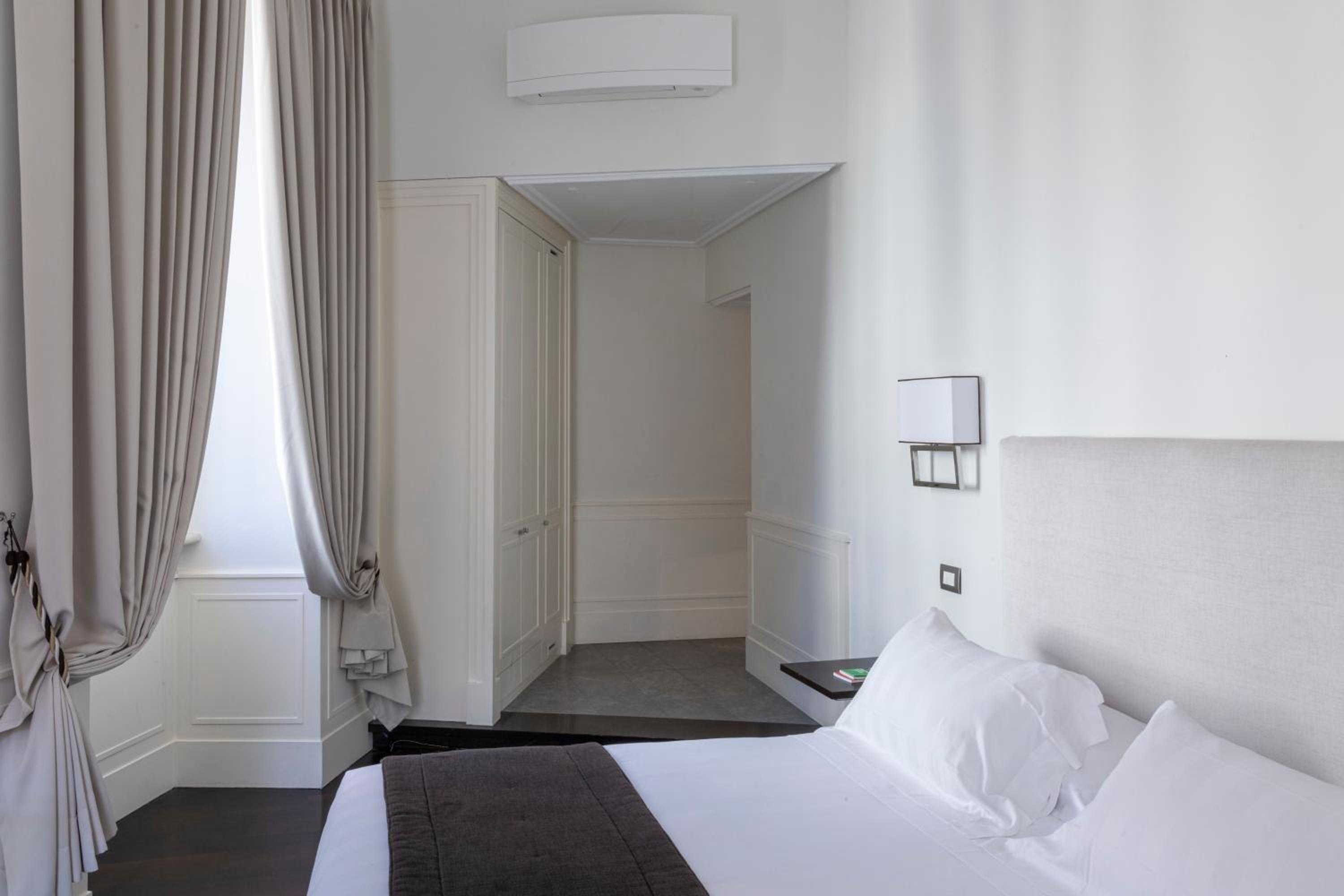 Deluxe Triple Room with Balcony - Annex thumbnail 5