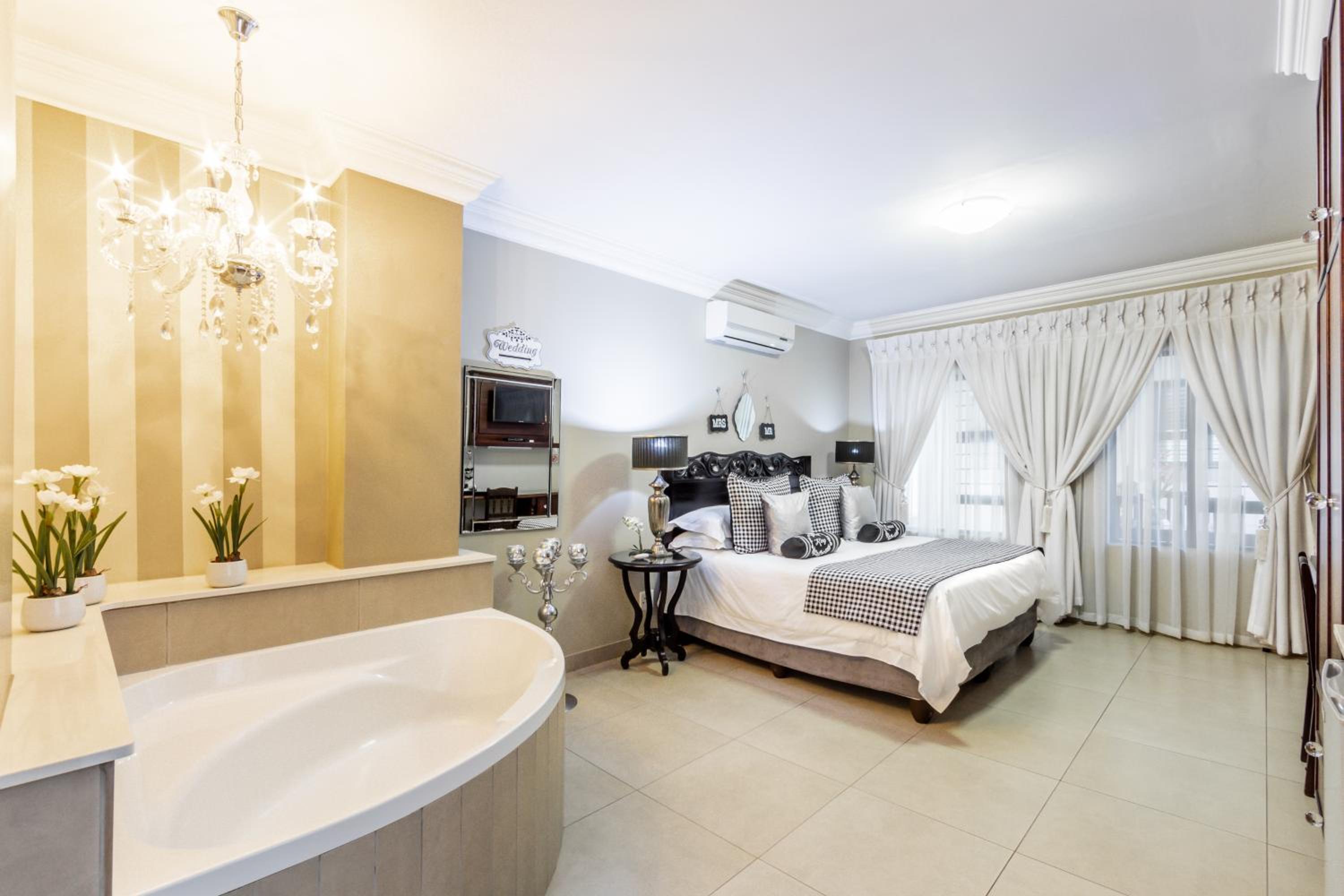 Superior King Room photo 3