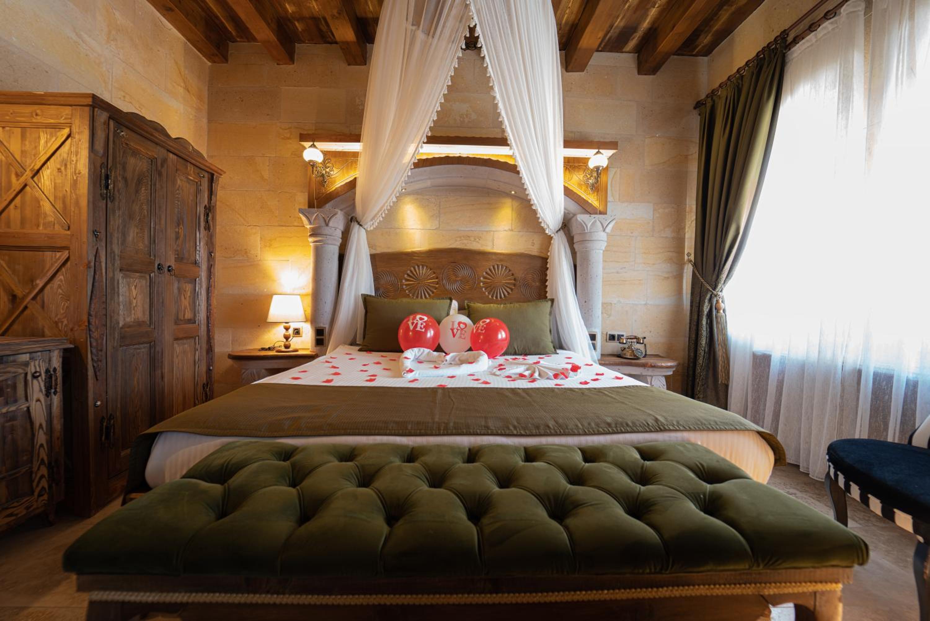 Queen Room -> Королевский номер