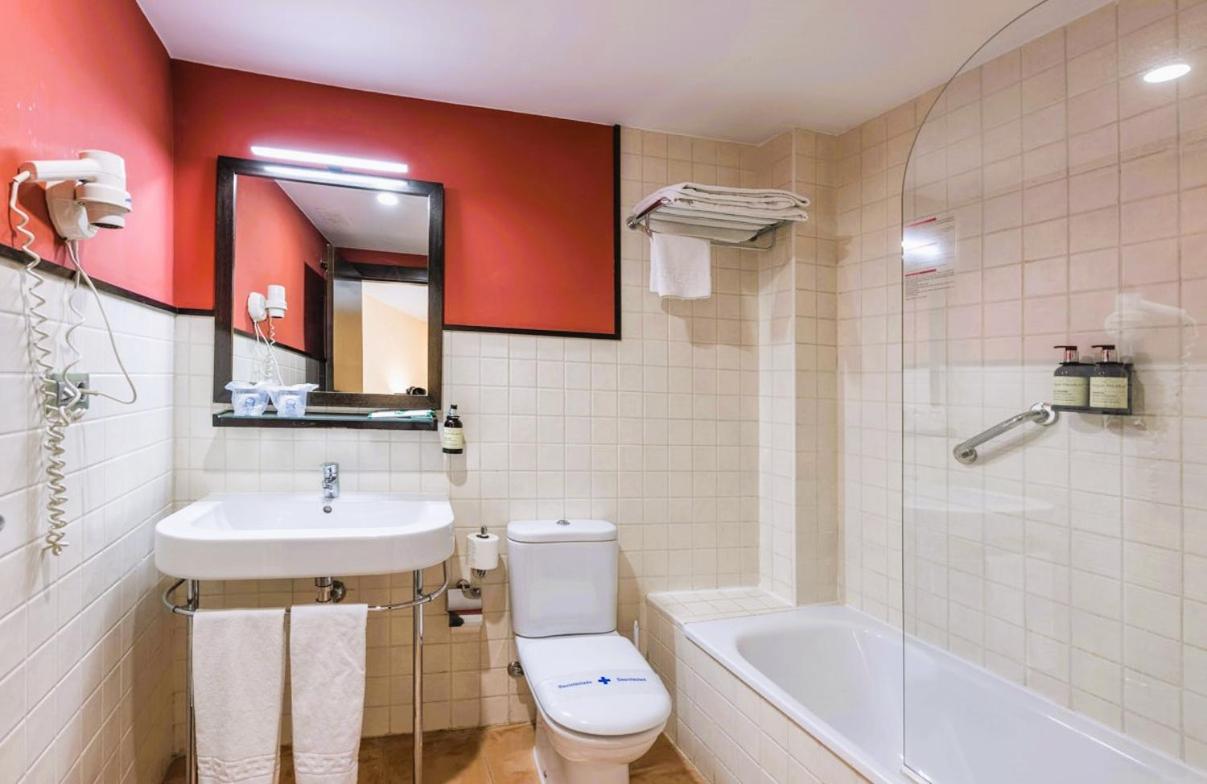 Double or Twin Room photo 3