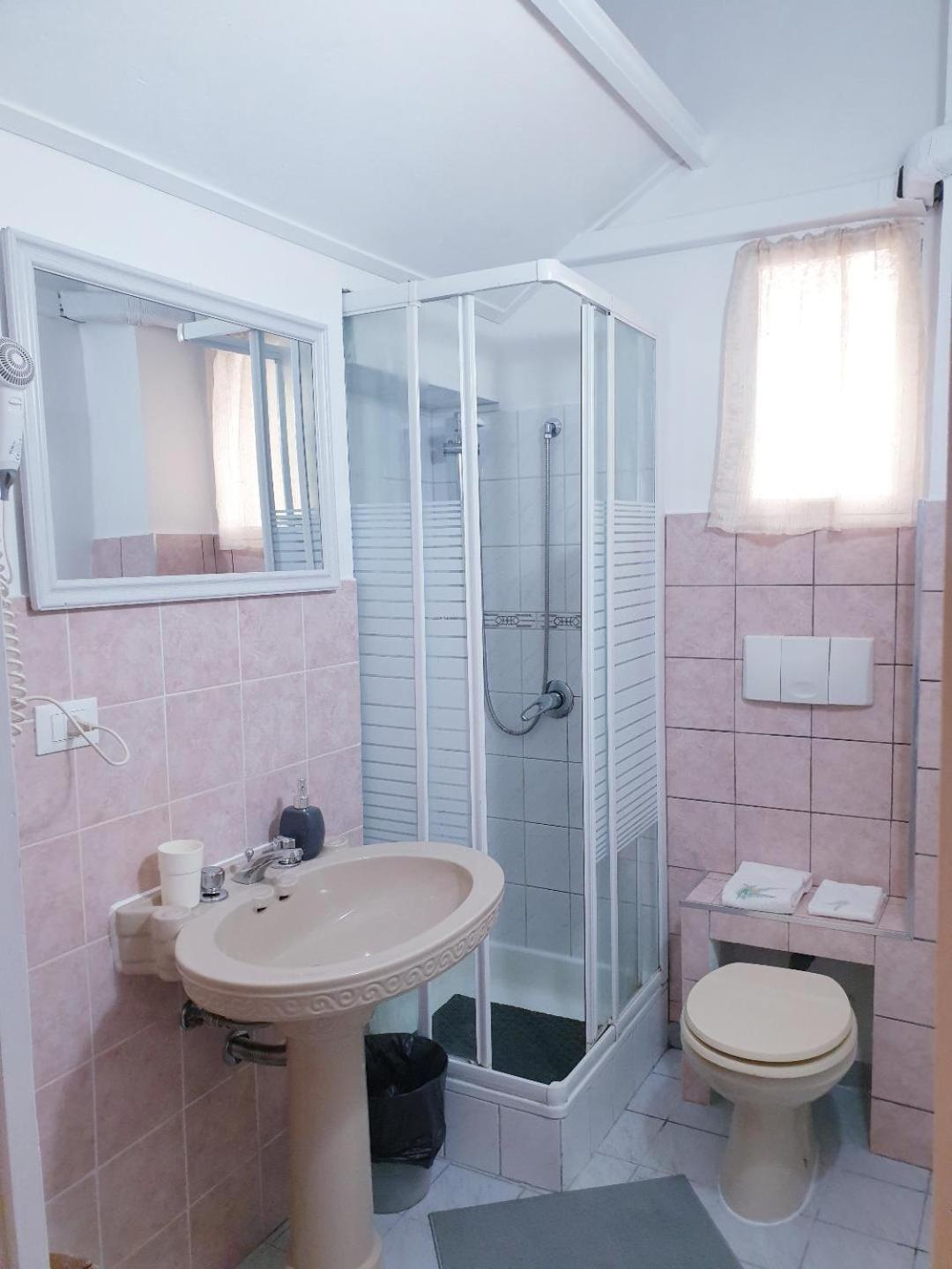 Standard Double Room with Shared Bathroom photo 3