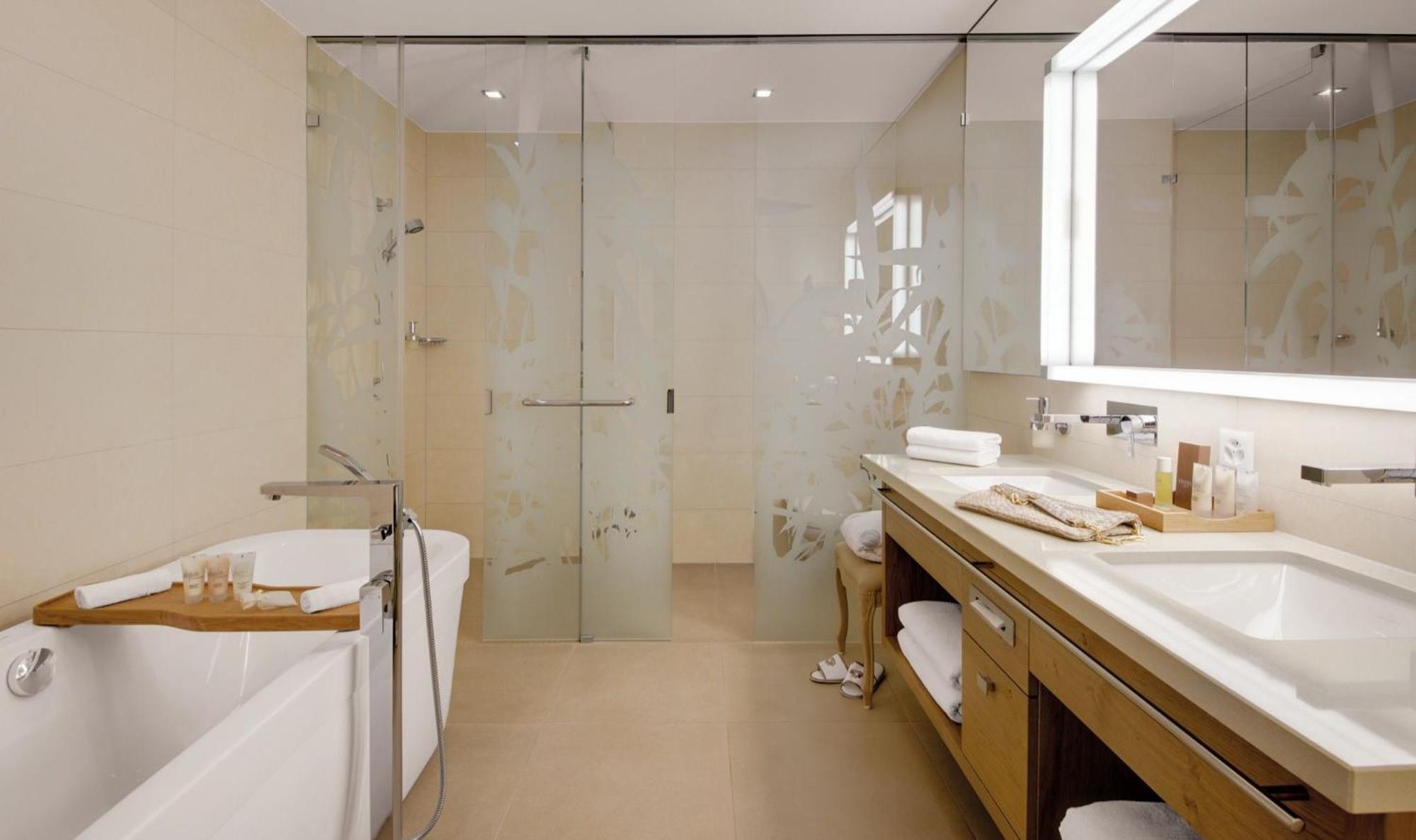 Suite South - Photo 9
