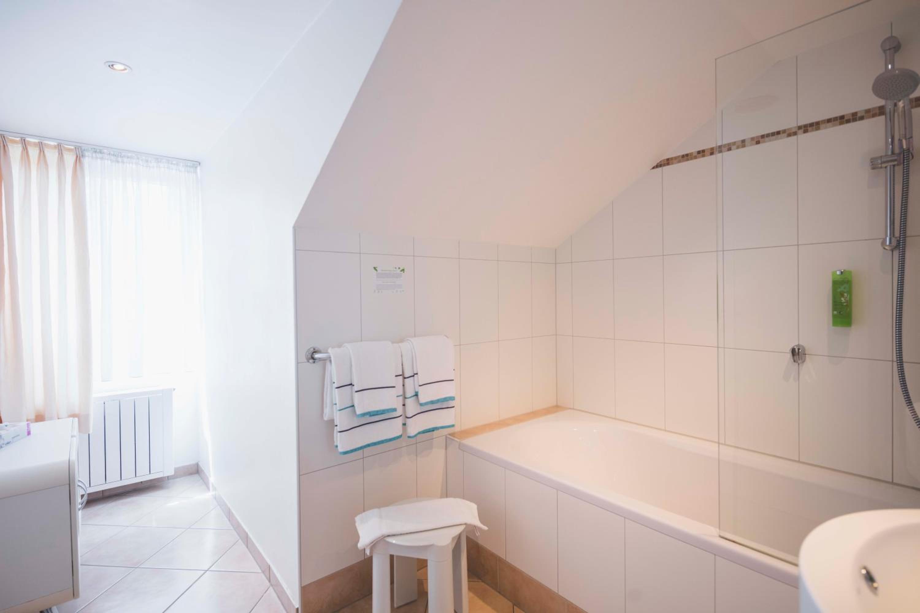 Suite - Photo 7