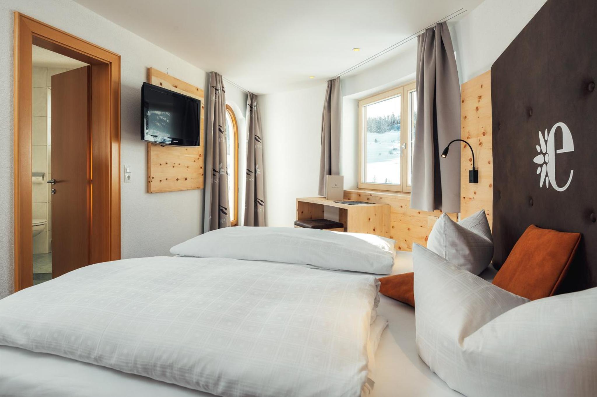 Double Room with Balcony - Photo 2