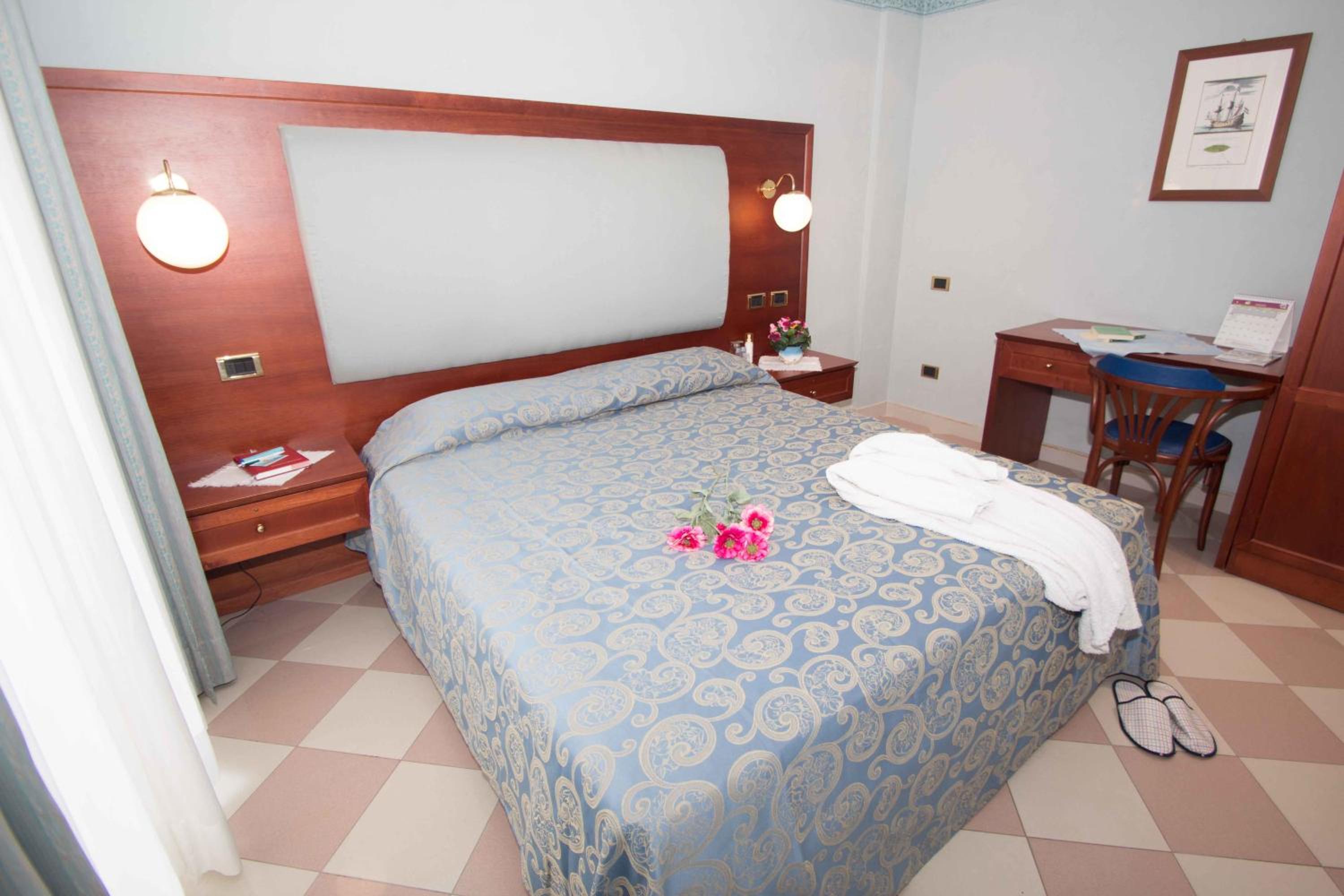 One-Bedroom Apartment with Balcony