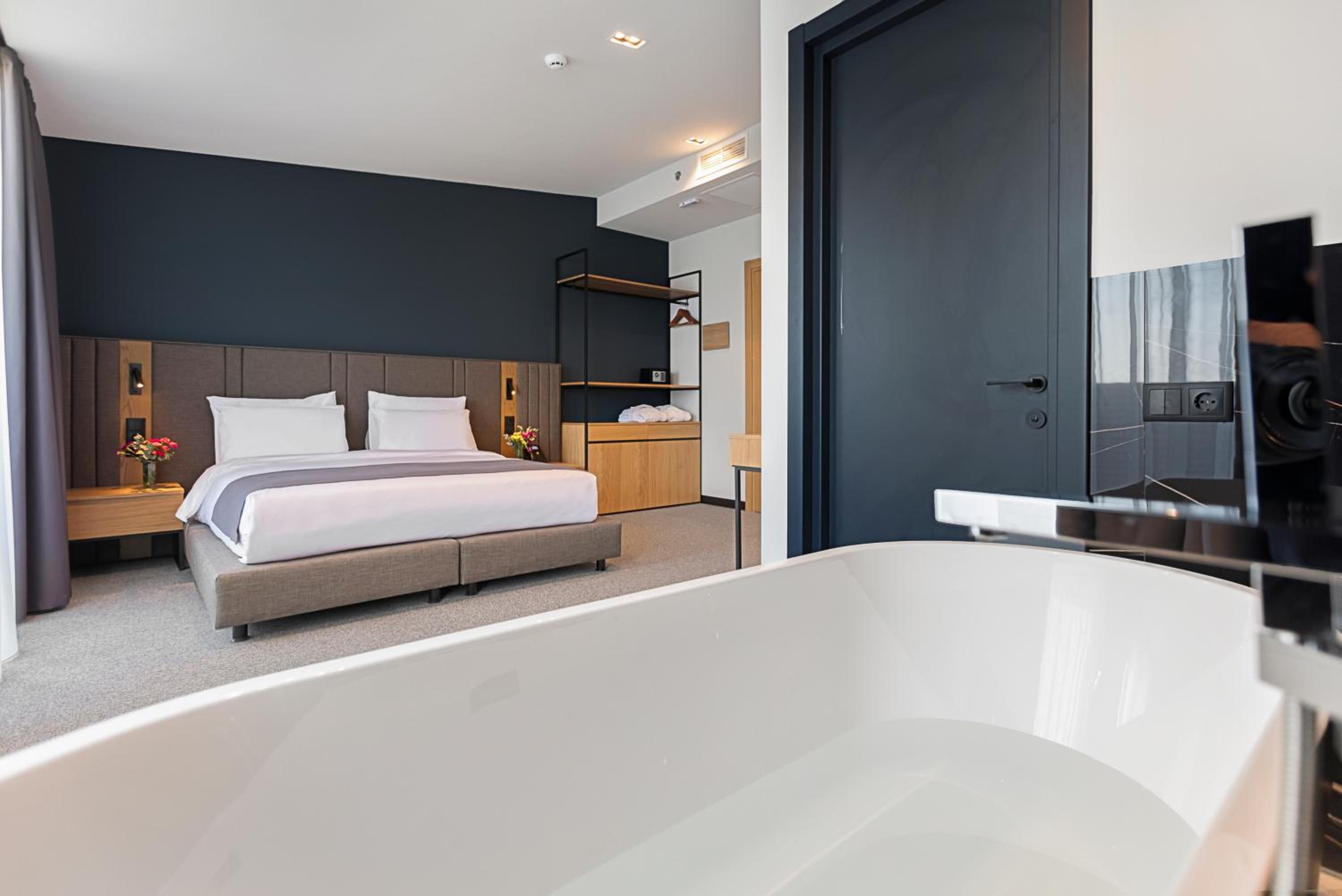 Deluxe Double Room with Bath