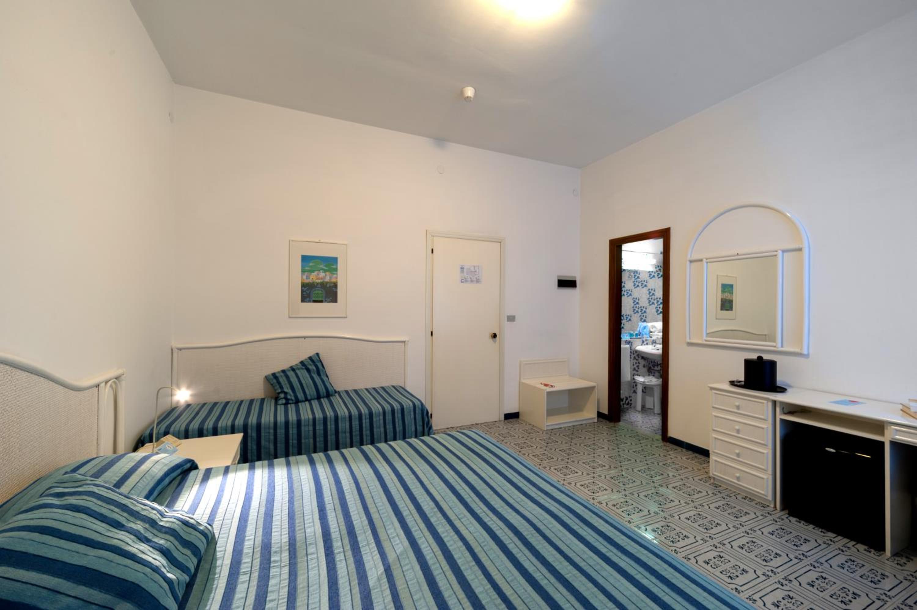 Standard Triple Room - Photo 1