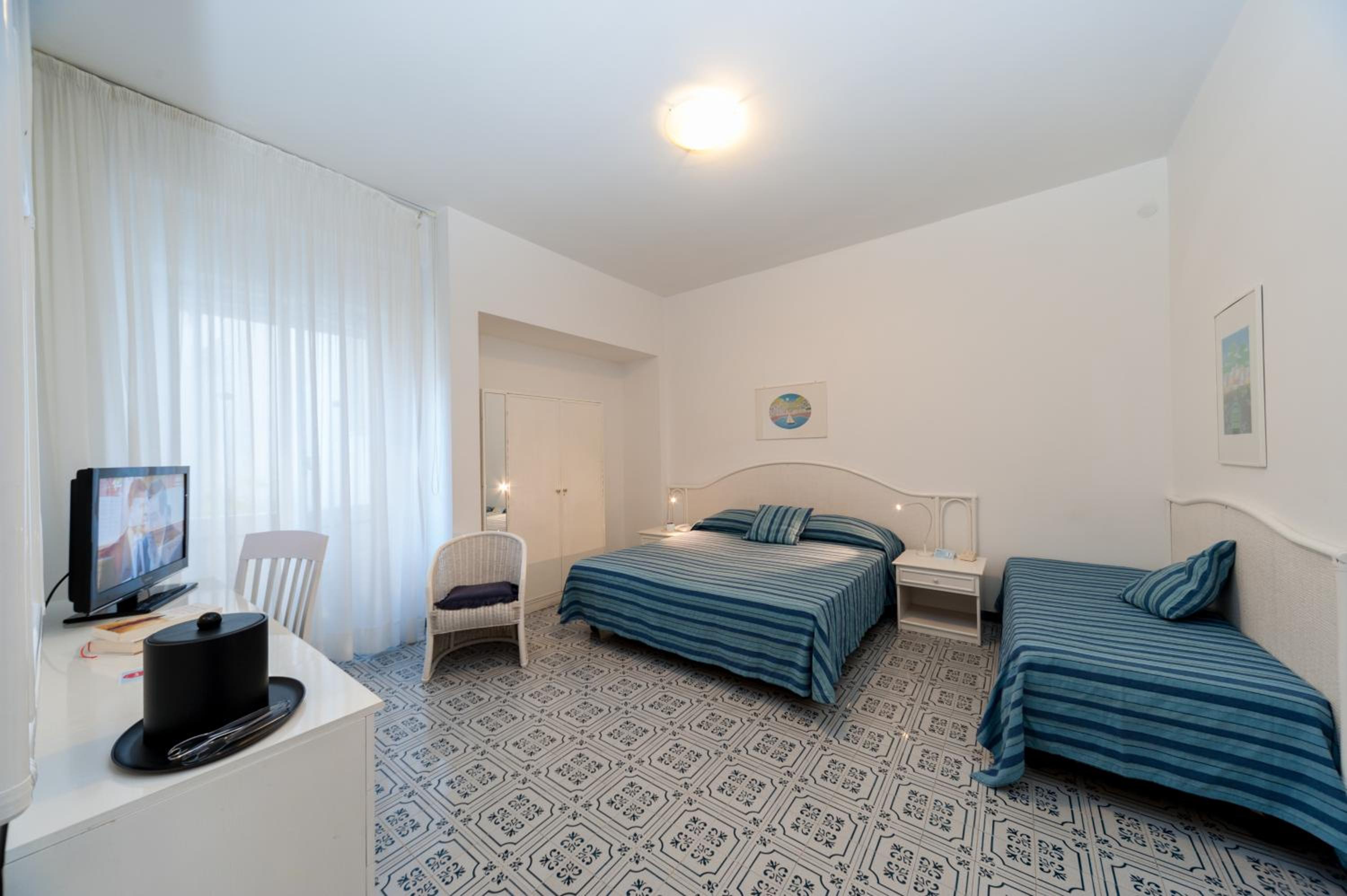 Standard Triple Room - Photo 3