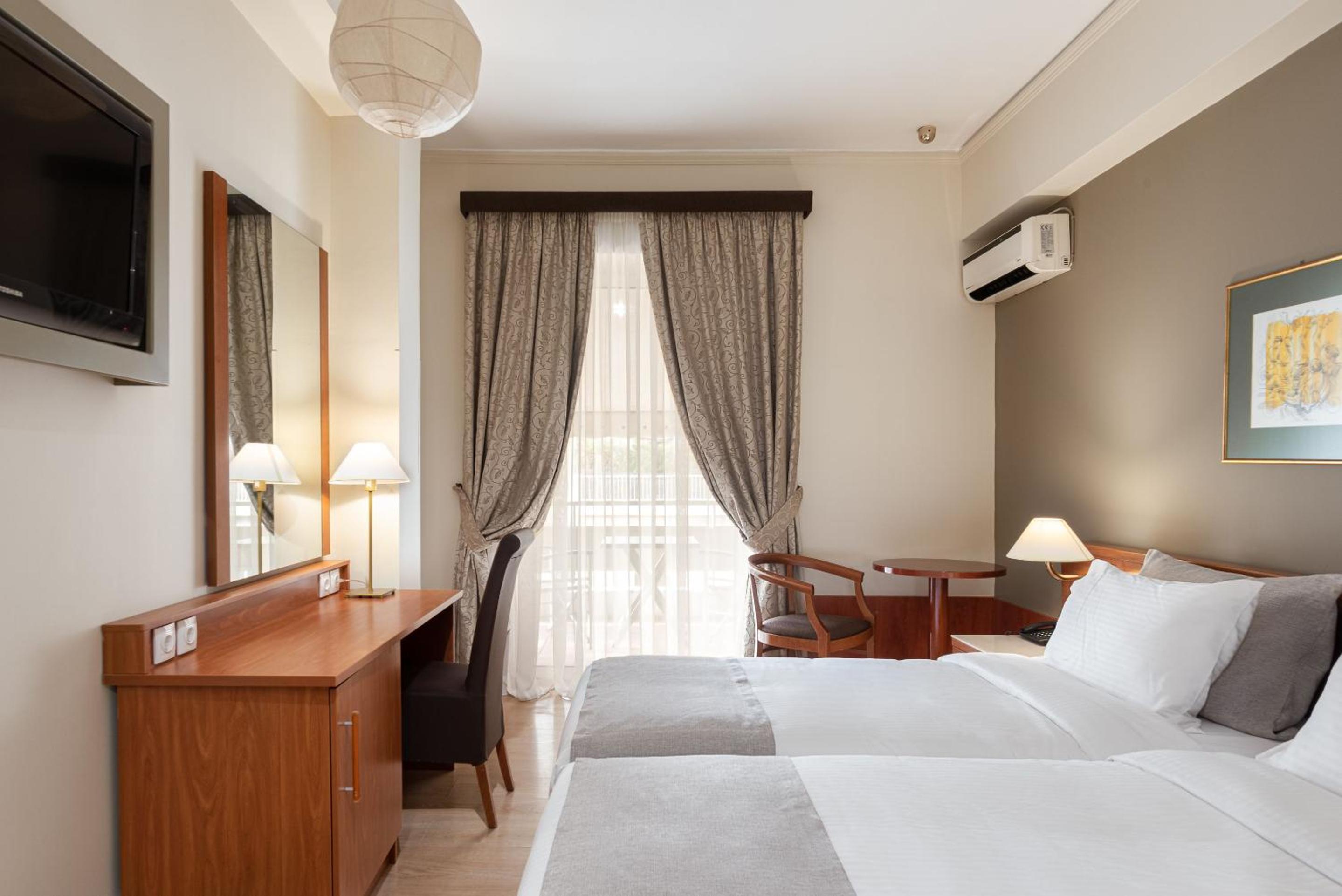 Twin Room - Photo 8