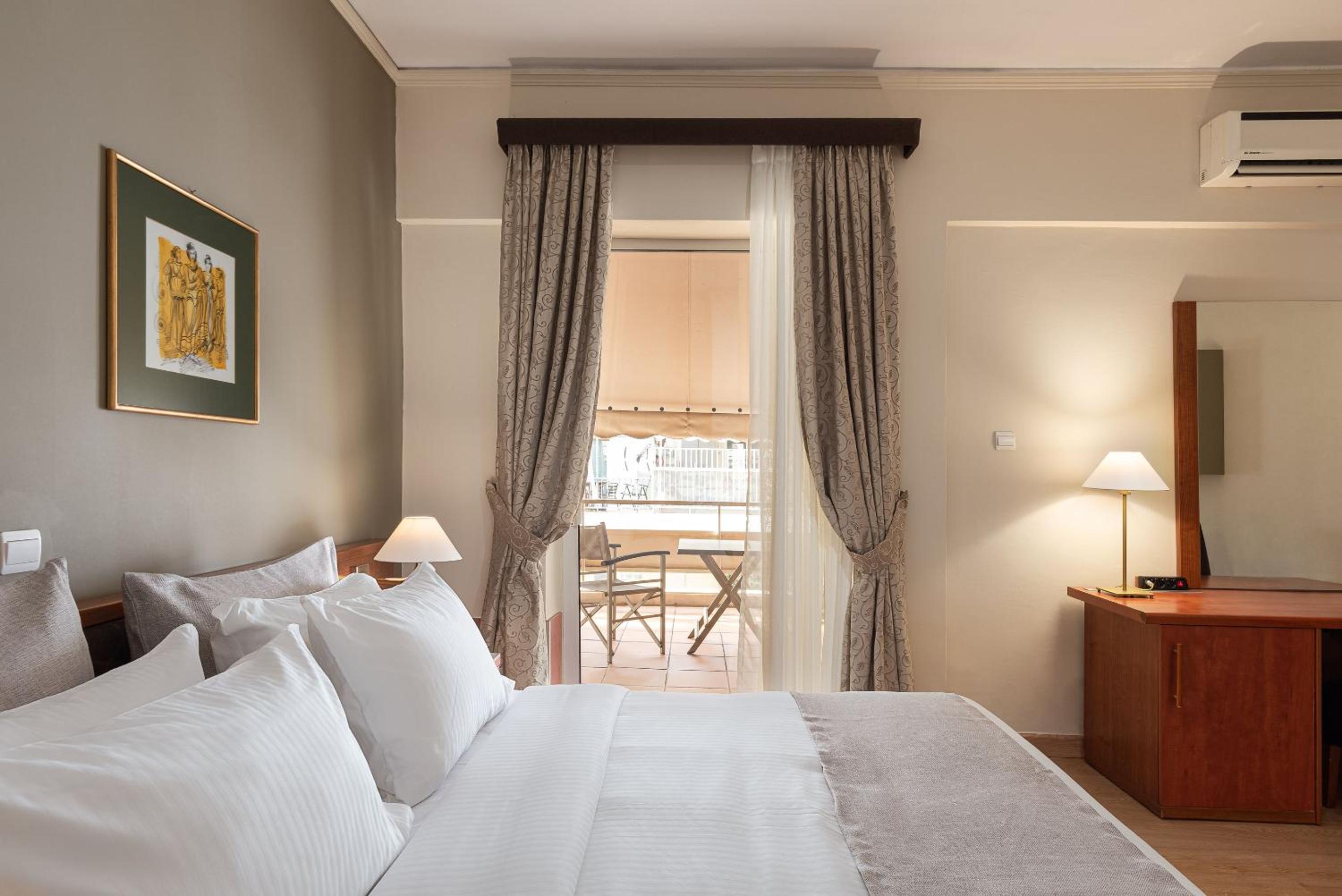 Twin Room with Extra Bed - Photo 8