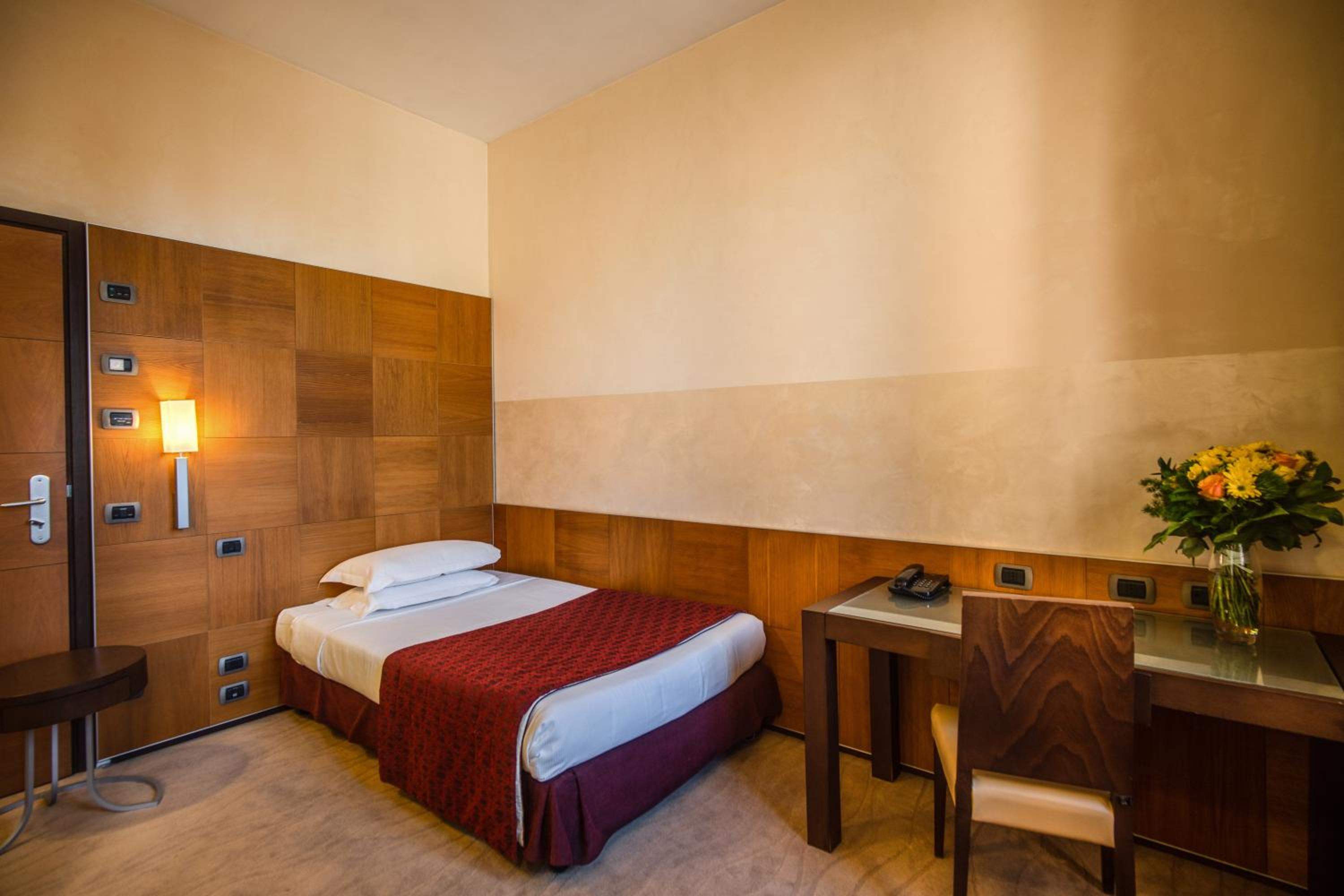 Single Room photo 2