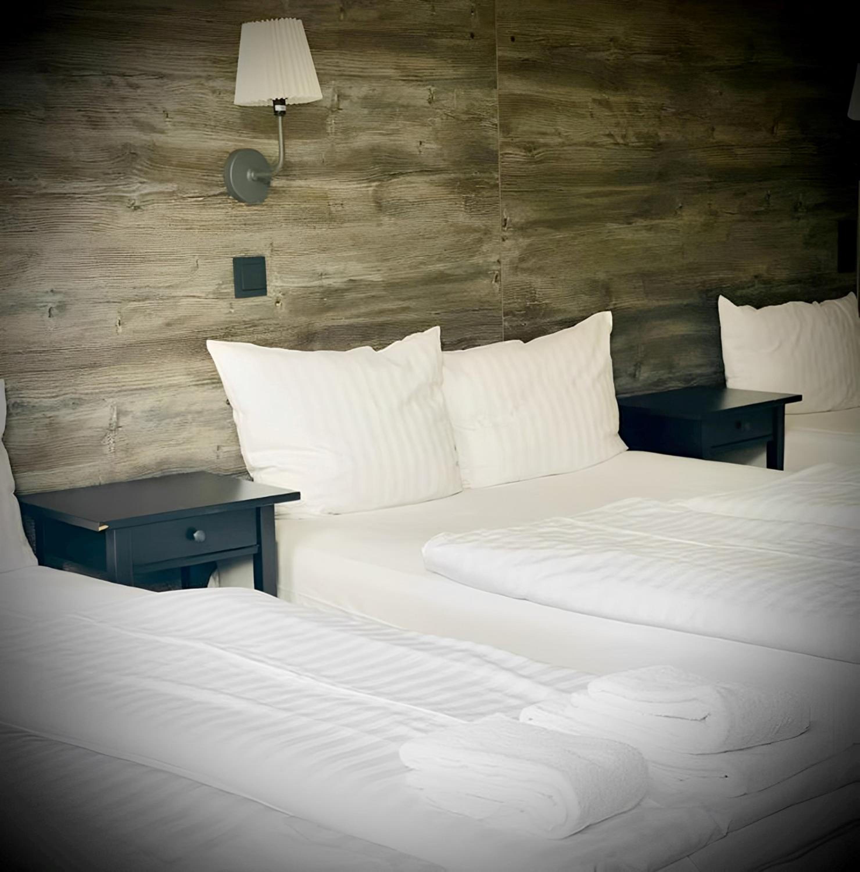 Five- Bed Room With Shared Bathroom