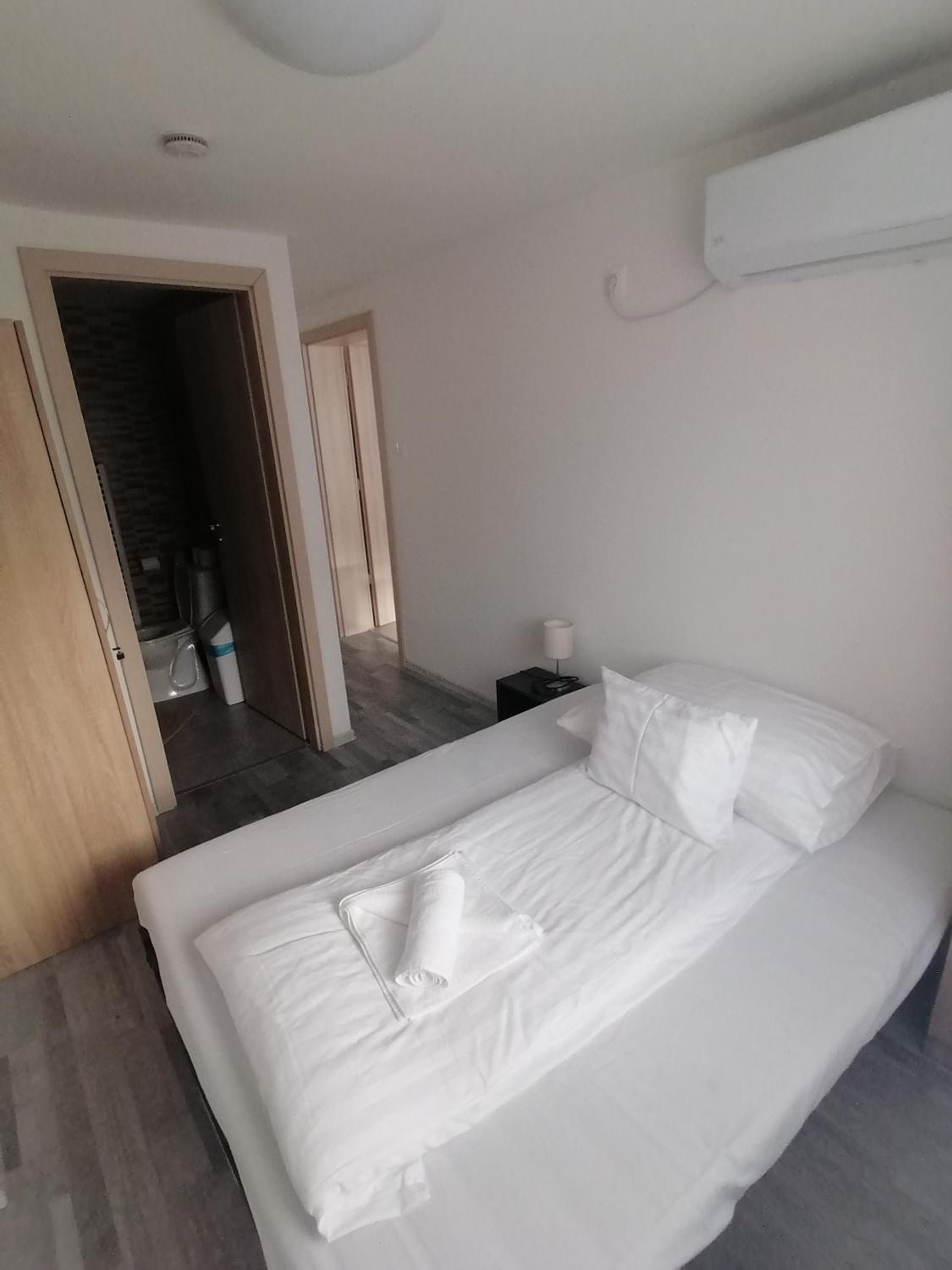 Studio Apartment photo 3