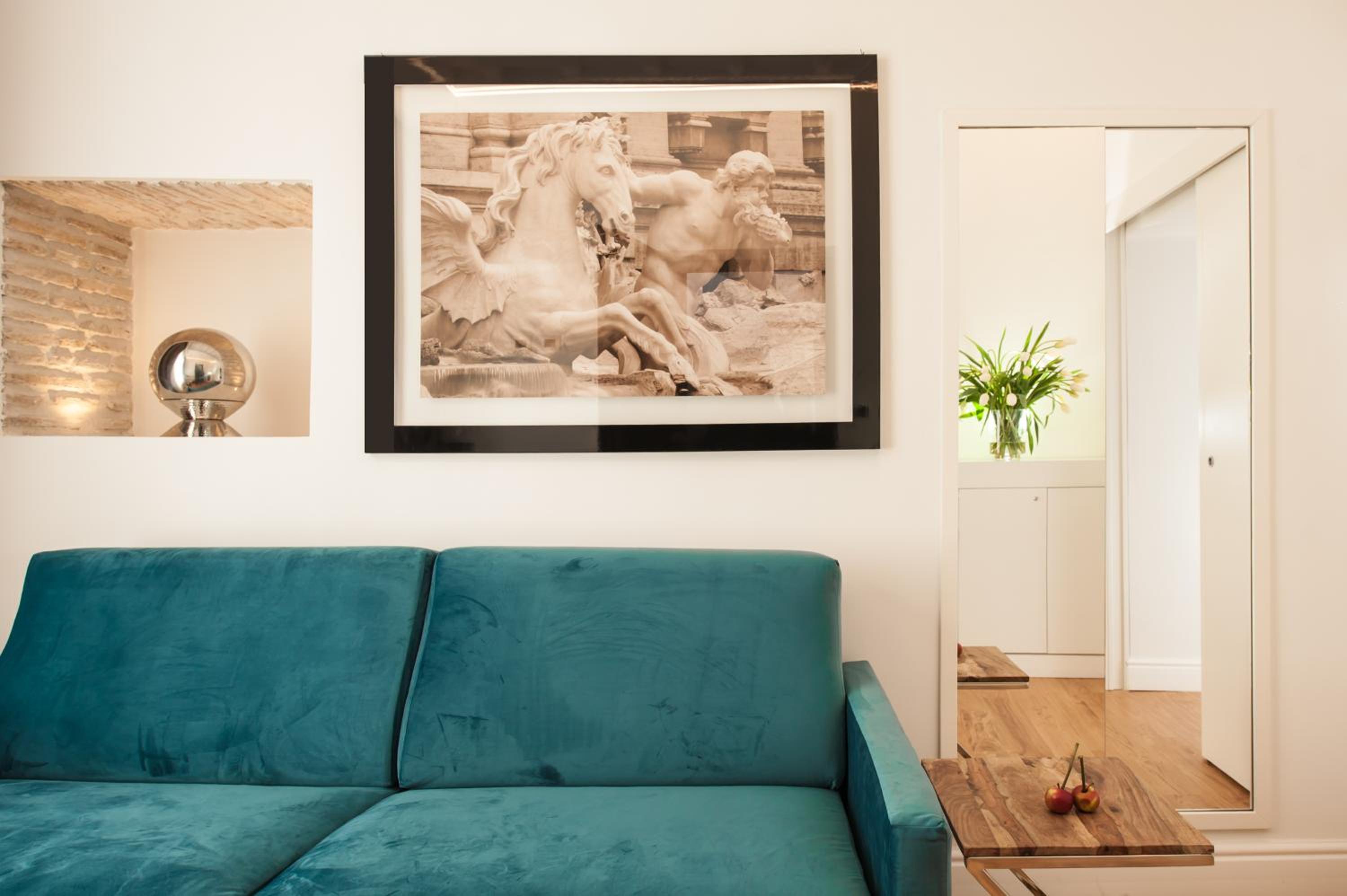 Studio suite with separate entrance photo 3