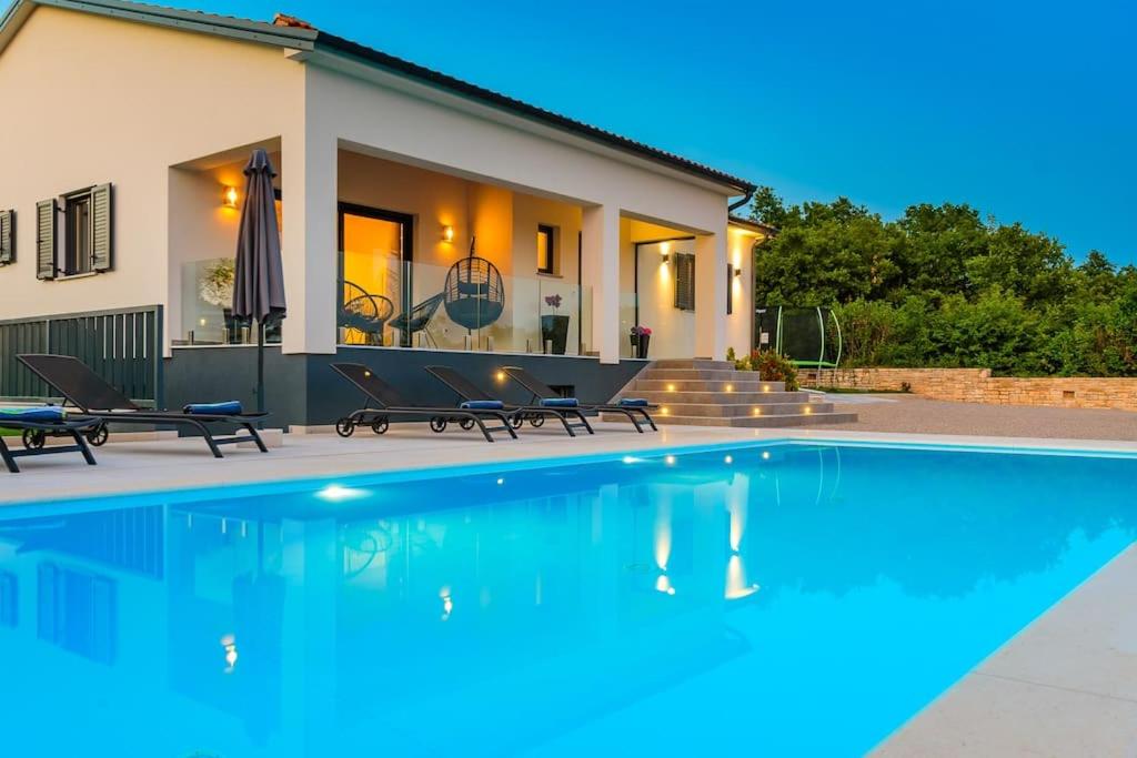 Three-Bedroom Villa photo 2