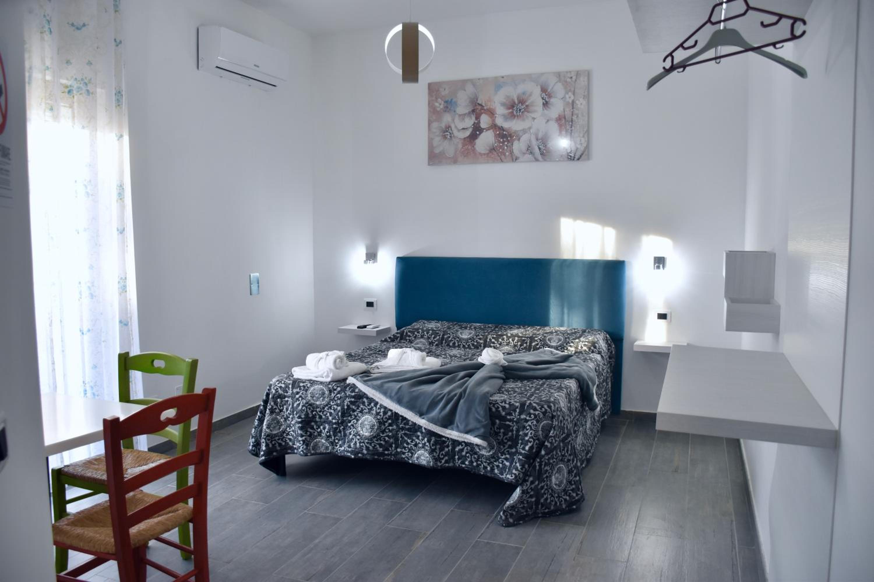 Deluxe Double or Twin Room with City View - Photo 14