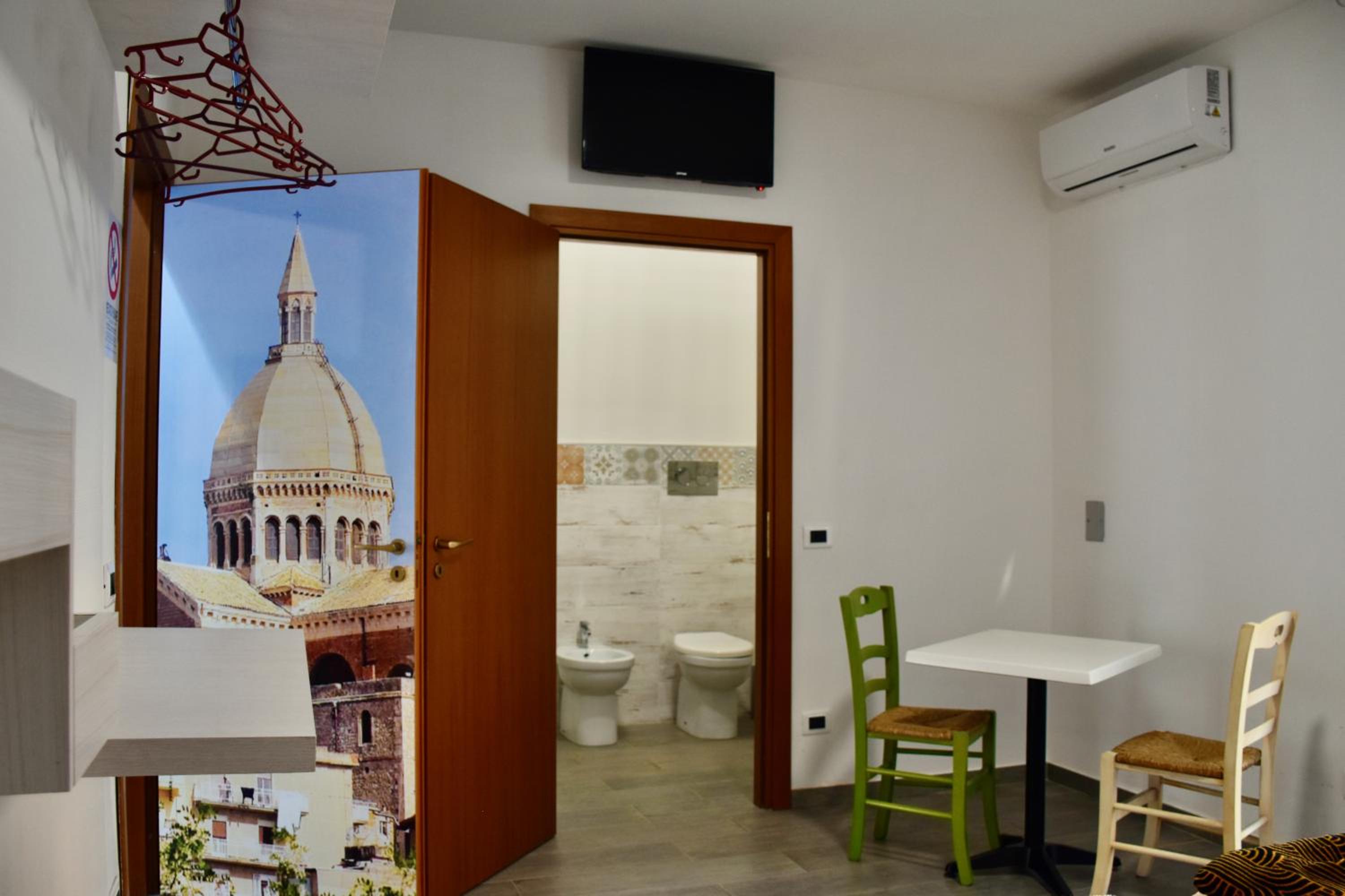 Triple Room with City View - Photo 5