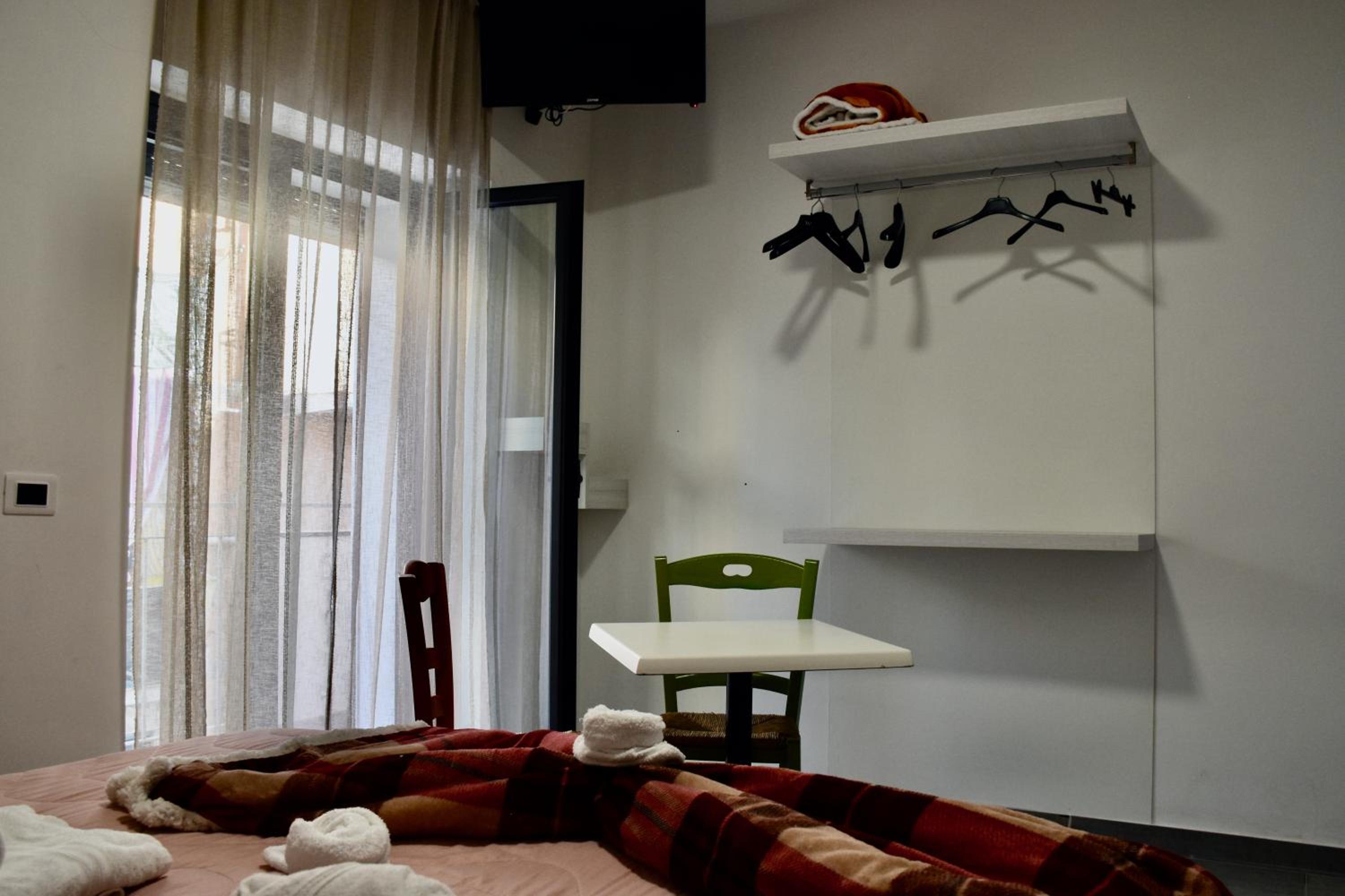 Deluxe Double or Twin Room with City View - Photo 12