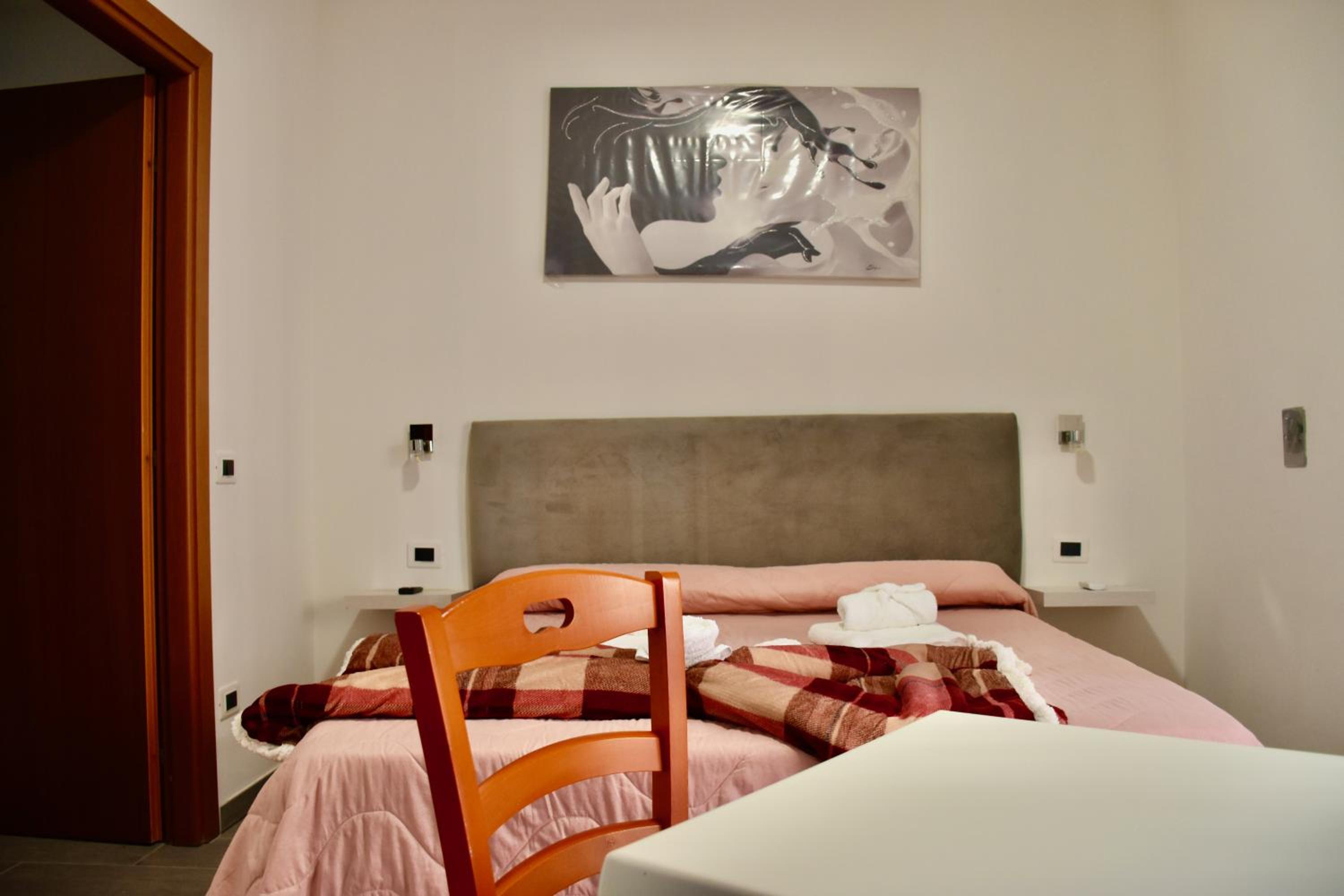 Deluxe Double or Twin Room with City View - Photo 11