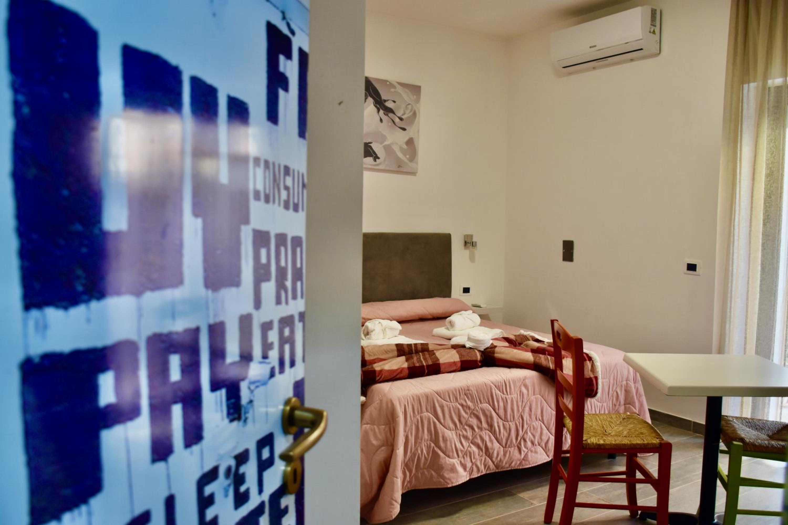 Deluxe Double or Twin Room with City View - Photo 10