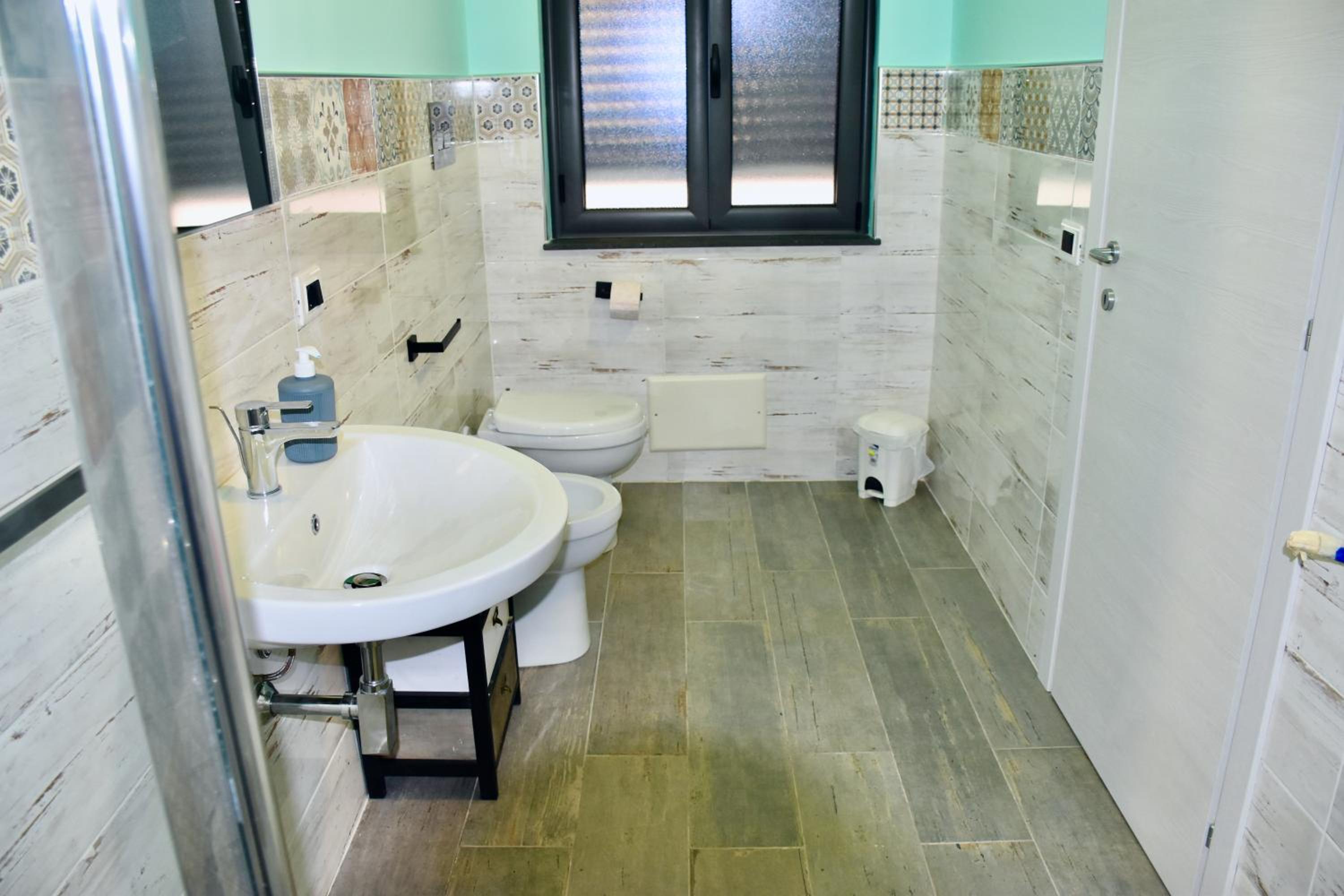 Deluxe Double or Twin Room with City View - Photo 7