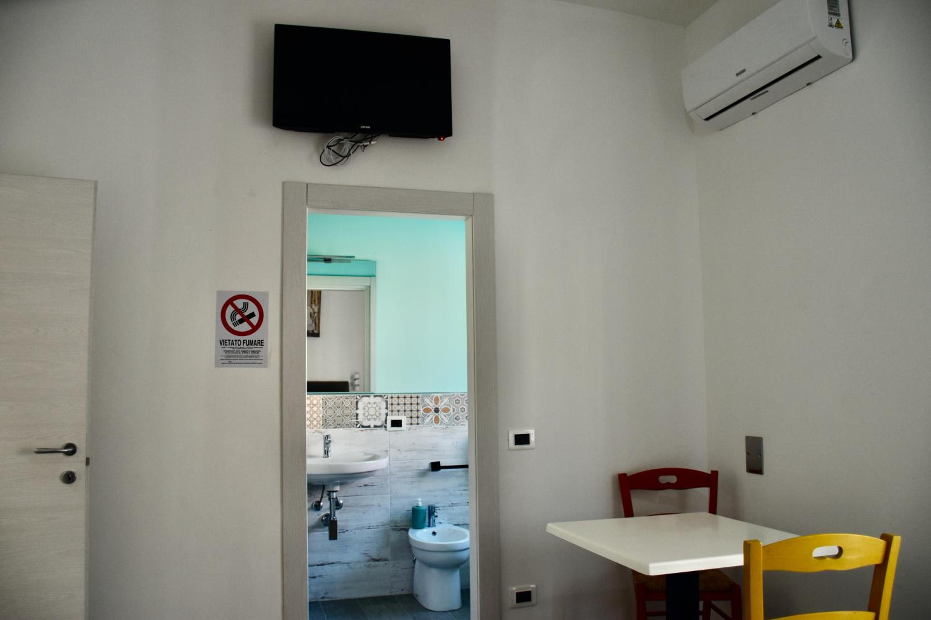 Deluxe Double or Twin Room with City View - Photo 6