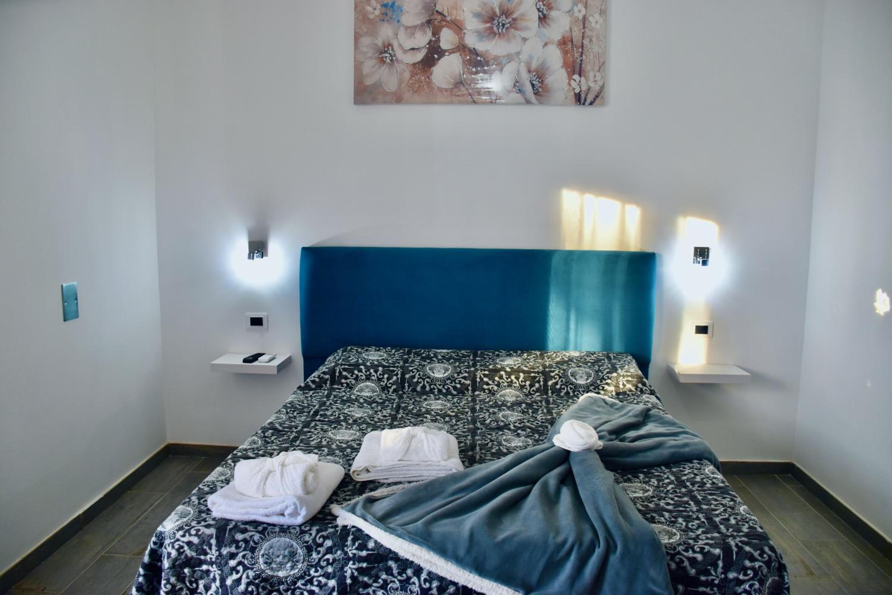 Deluxe Double or Twin Room with City View - Photo 5