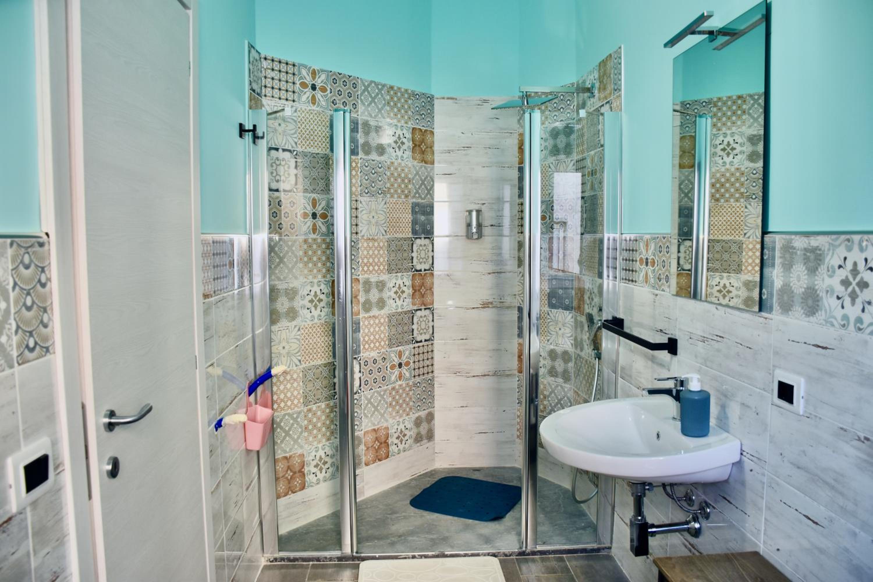 Deluxe Double or Twin Room with City View - Photo 4