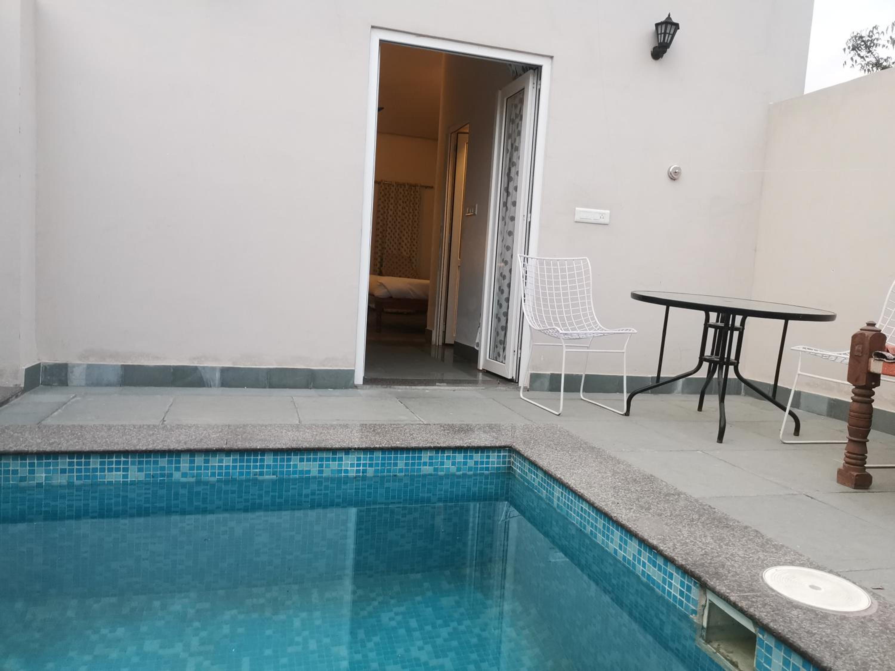 cottage with private pool - Photo 16