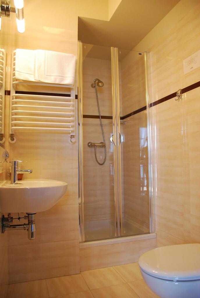 Double Room - Photo 7