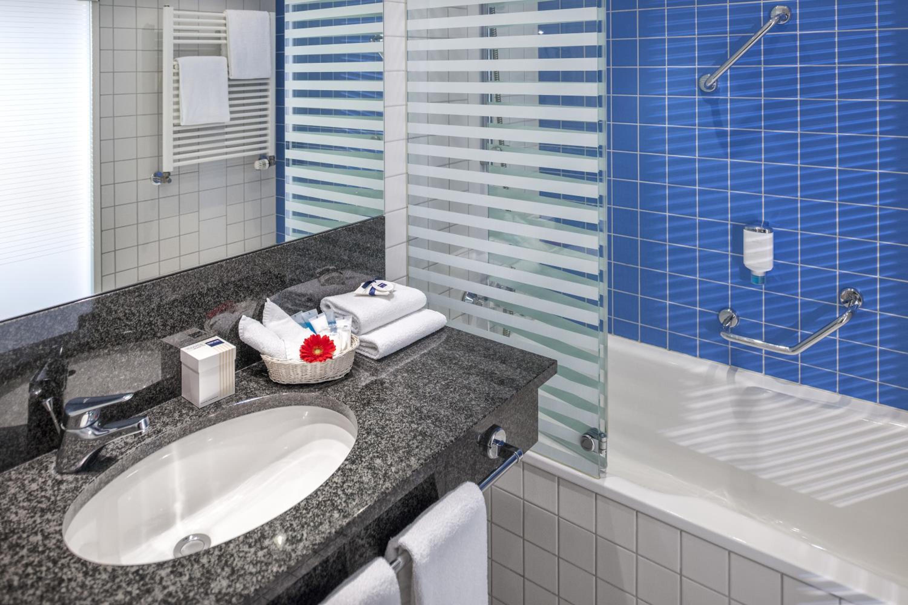 Superior Double or Twin Room - Photo 10