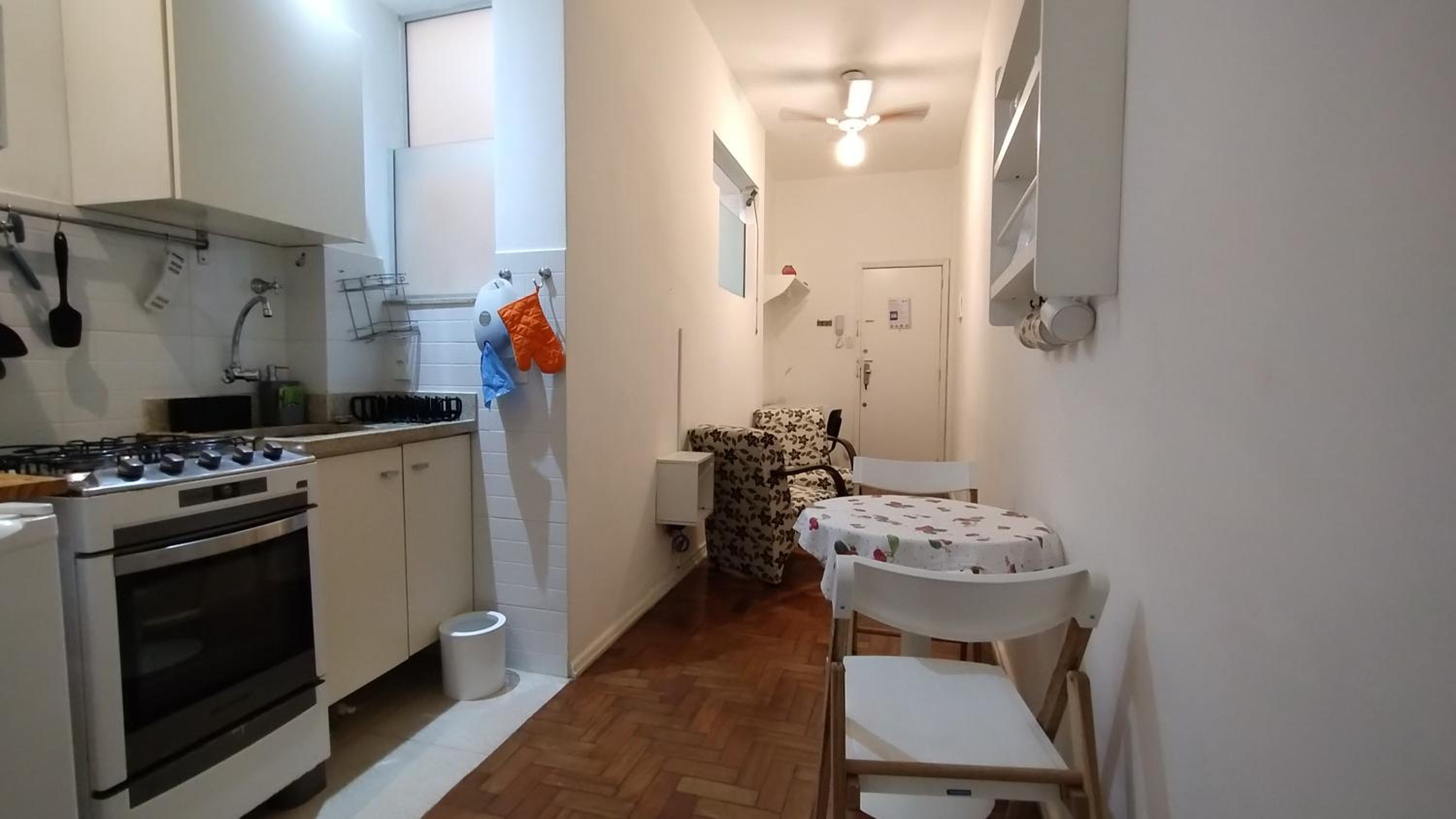 One-Bedroom Apartment - Photo 12