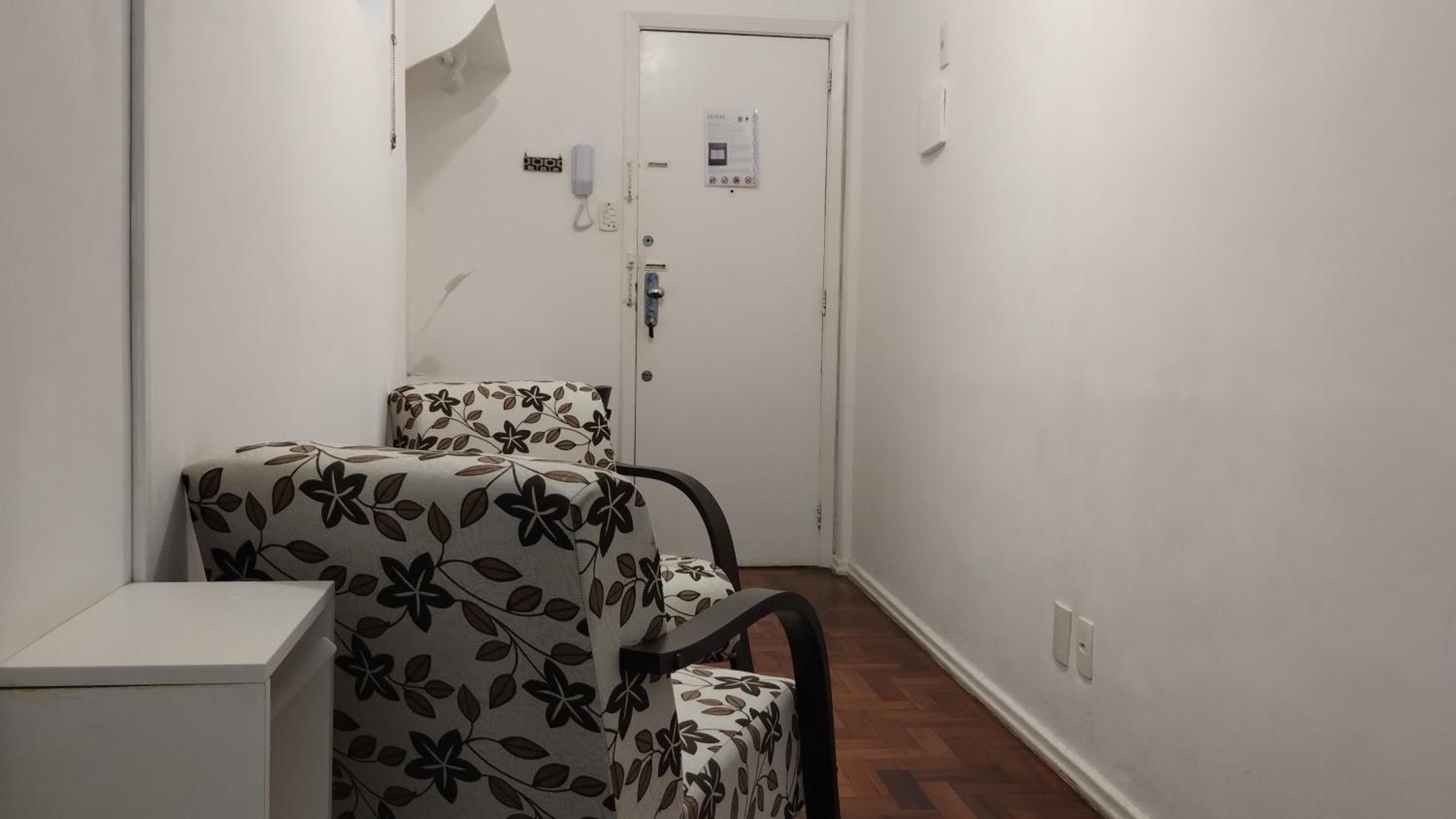 One-Bedroom Apartment - Photo 9